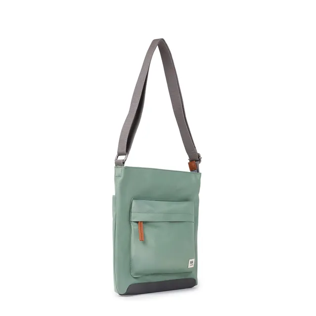 Roka London Kennington Medium skulderveske frost væravvisende