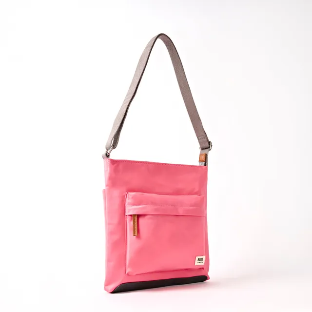 Roka London Kennington crossbody Pink Lemonade Medium vanntett