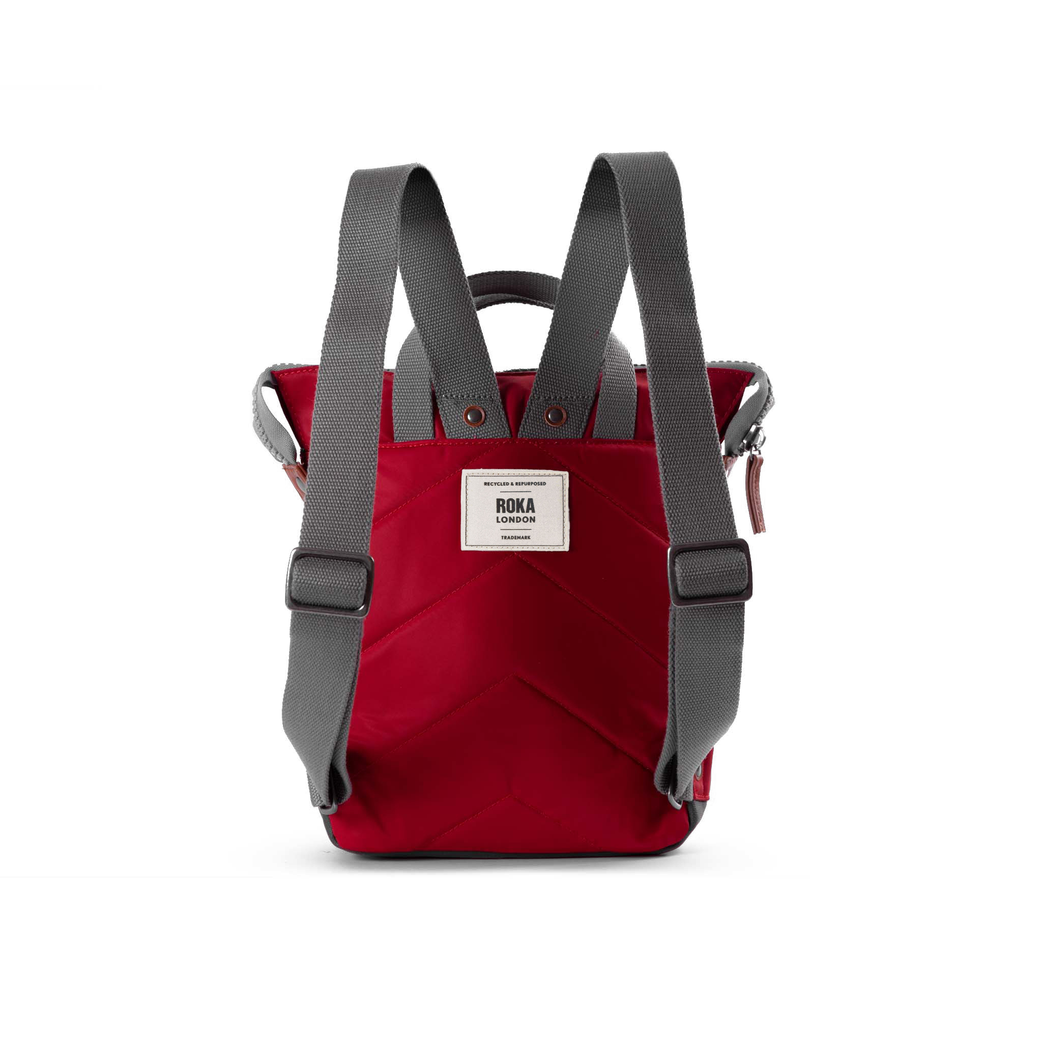 Roka London Bantry Cranberry ryggsekk resirkulert 14 liter