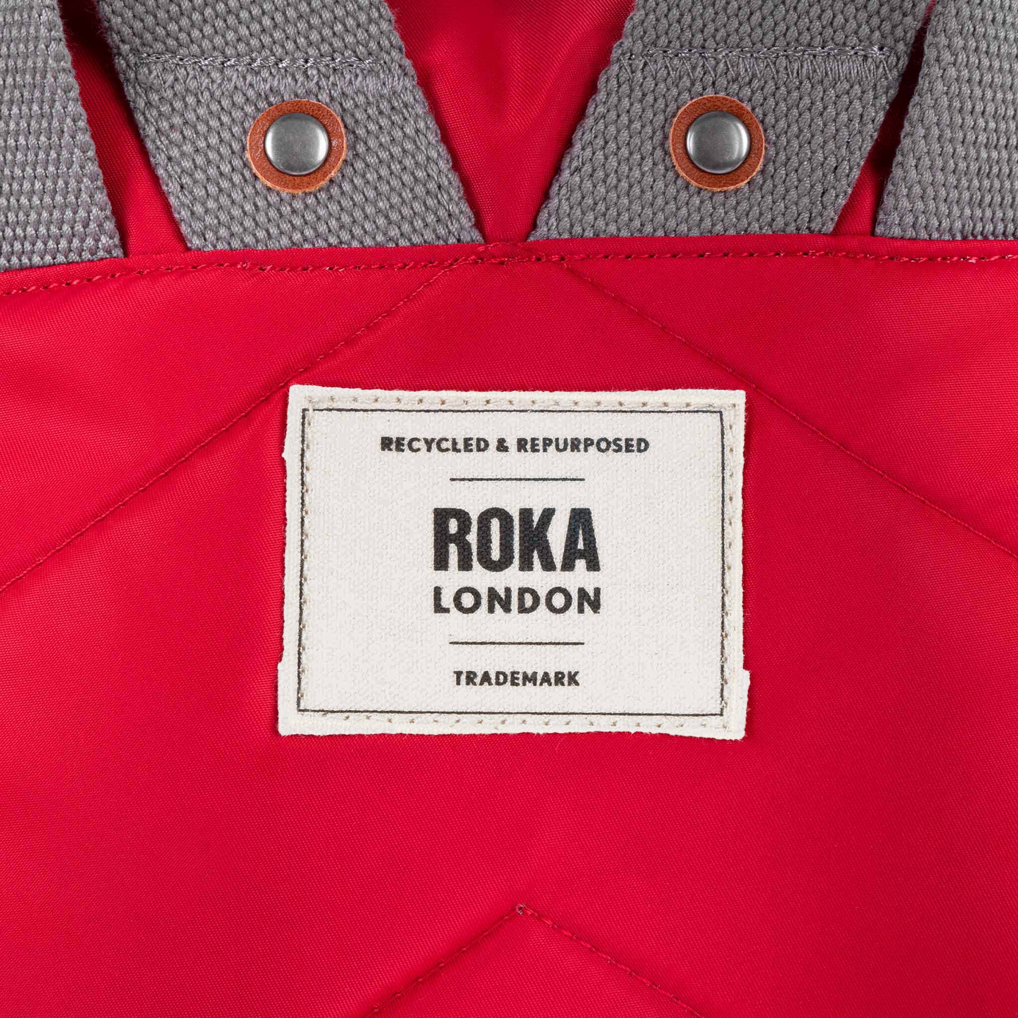 Roka London Bayswater paraplyryggsekk Medium Cranberry 14,6L