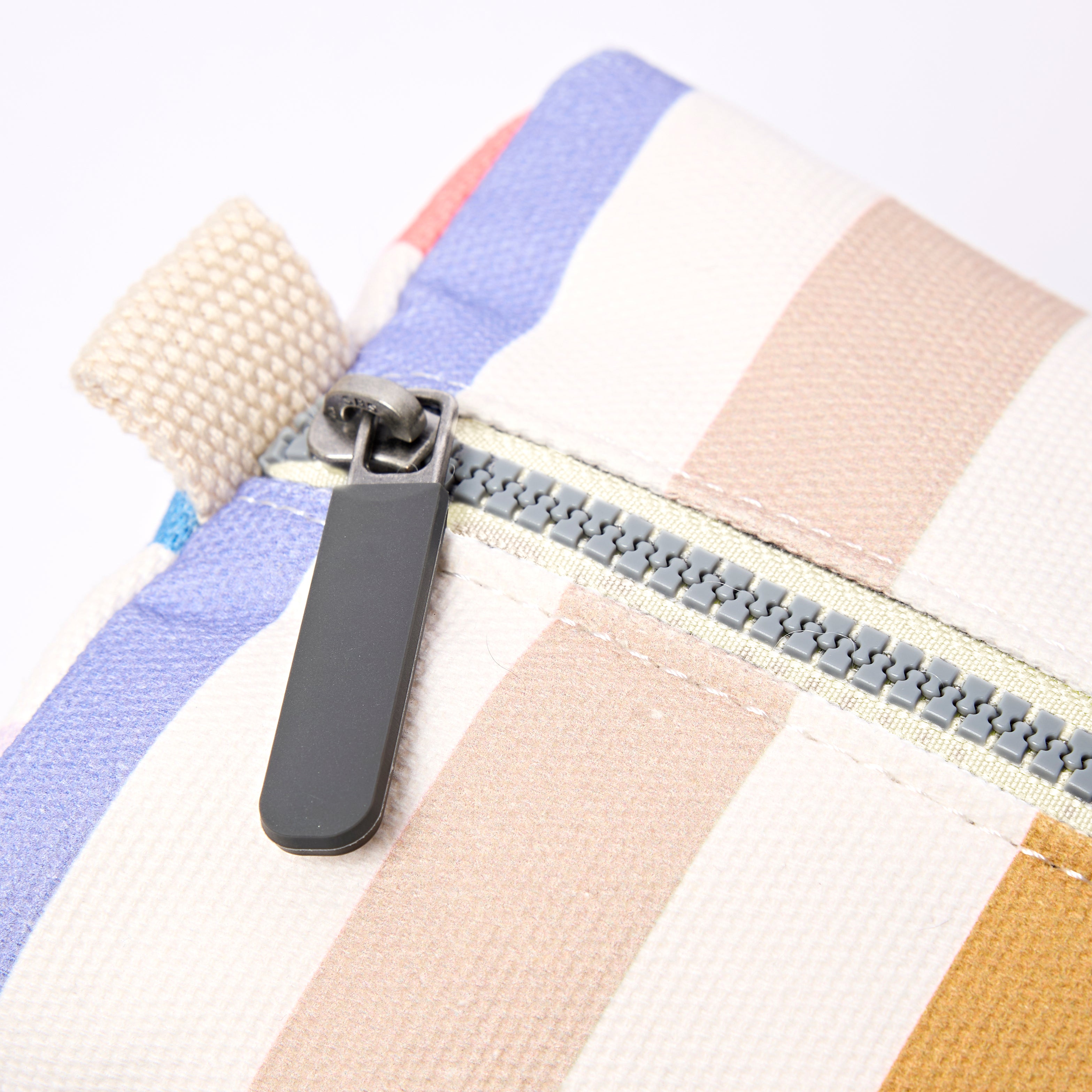 Roka London Maygrove toalettmappe pastel stripe small 4,8 L