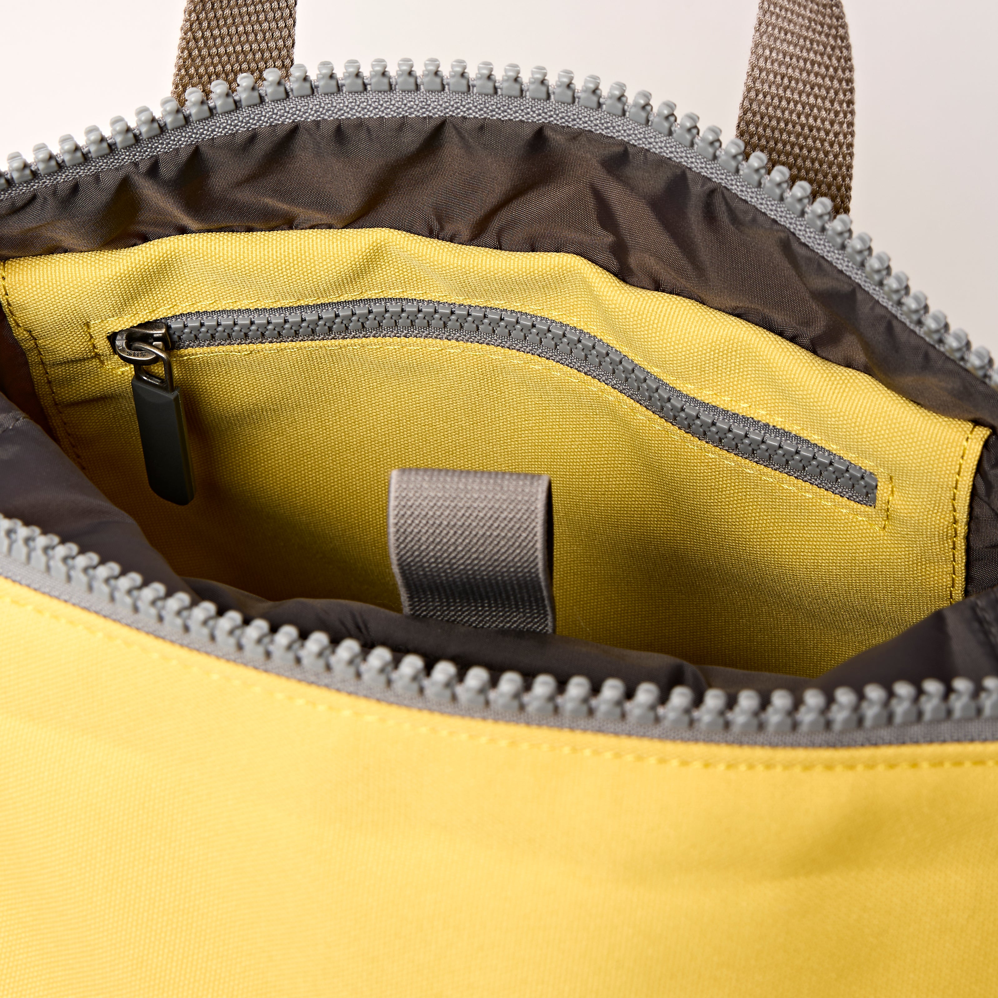 Roka London Canfield ryggsekk small 9,8 liter stripet