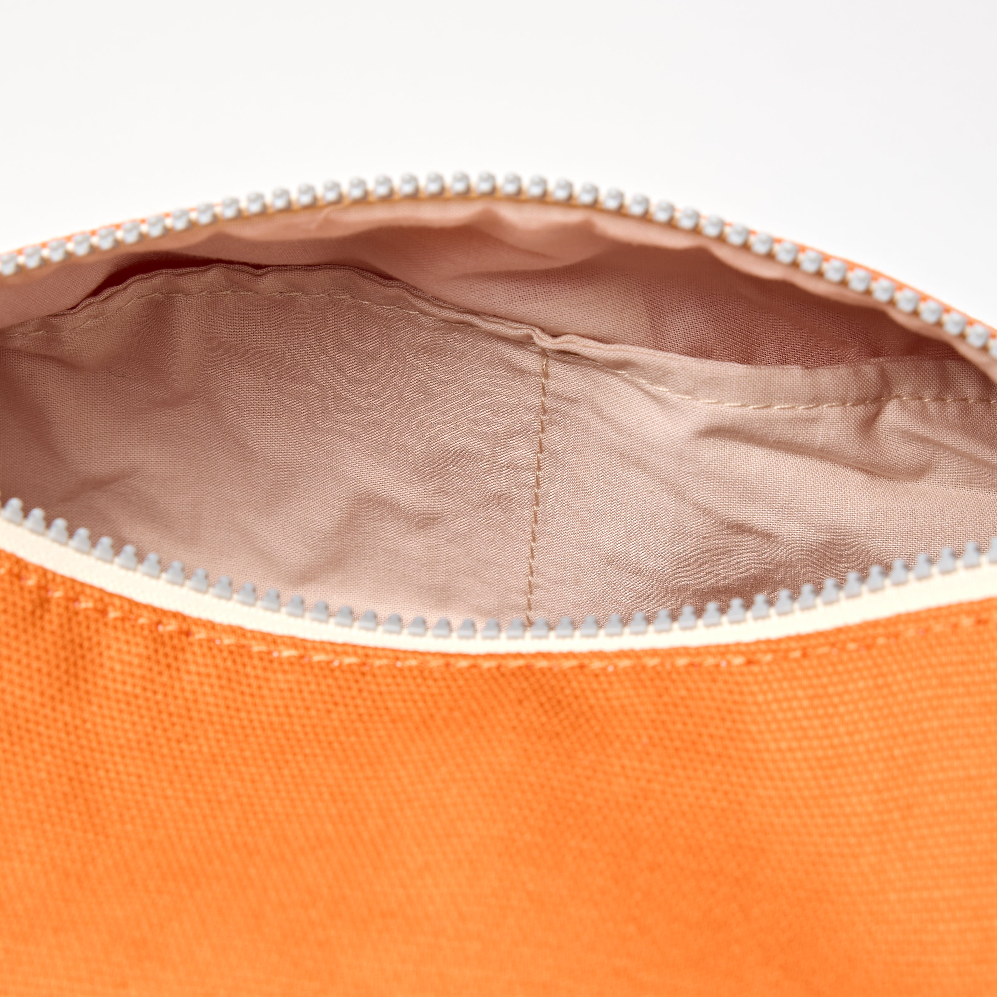Roka London Maygrove toalettmappe Burnt Orange Small 4,8 liter