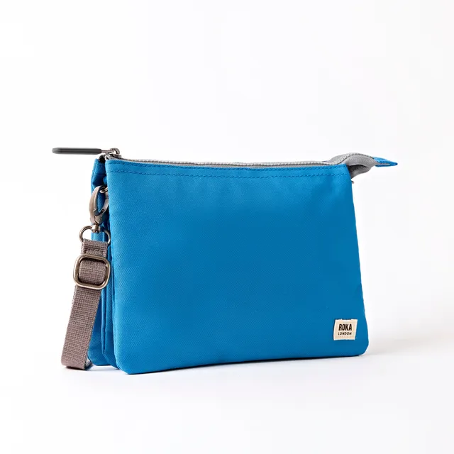 Roka London Carnaby XL crossbody malibu blue 0,5 l