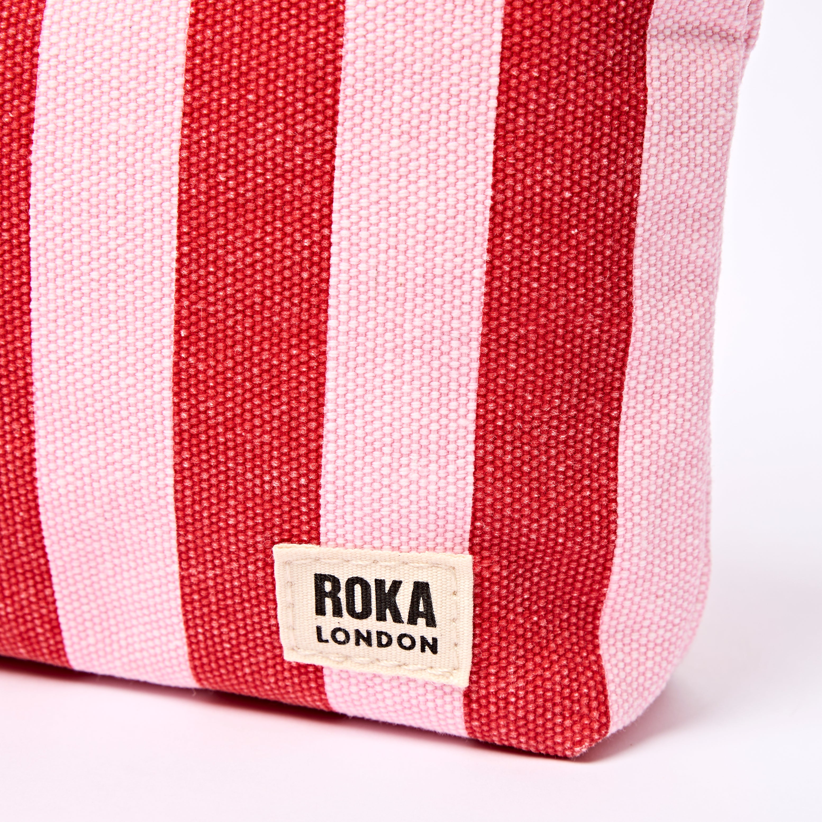 Roka London Maida Vale pouch Strawberry Stripe værbestandig