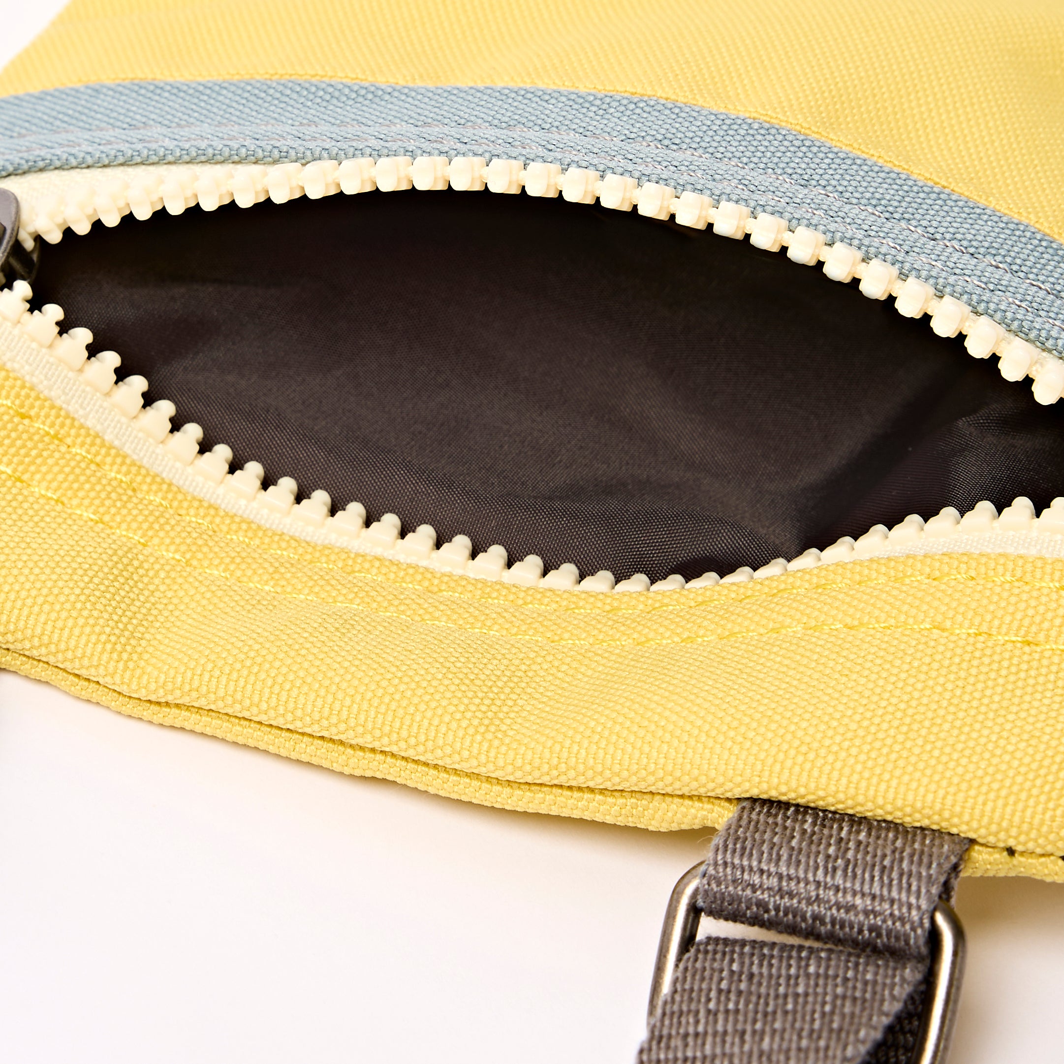 Roka London Chelsea mobilveske xs lemonade stripe