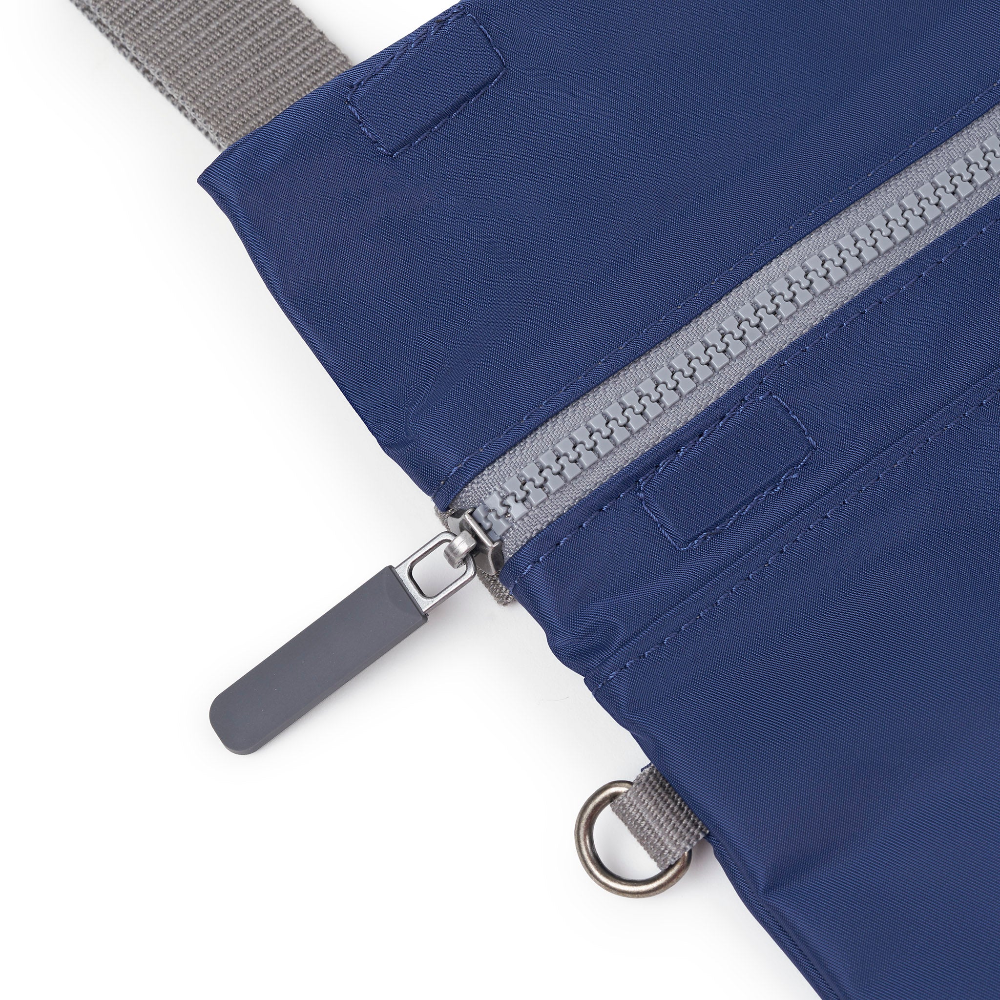Roka London Stratford skulderveske crisp blue small crossbody 0,5 l
