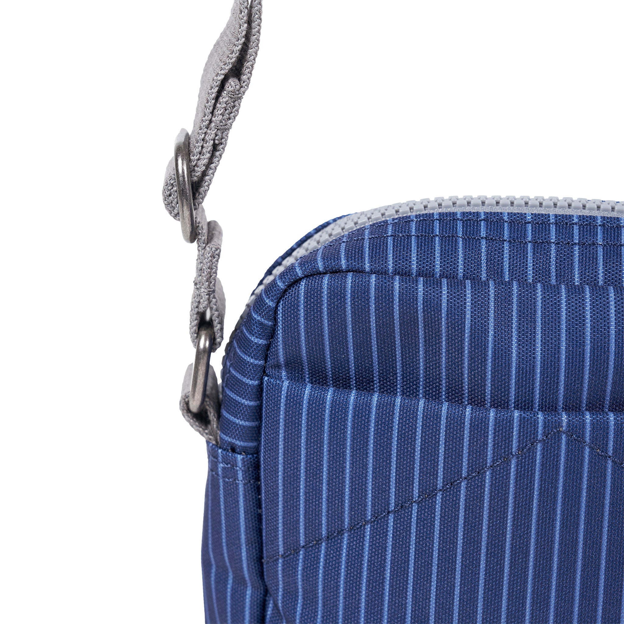 Roka London Bond Pocket skulderveske small dark denim pinstripe