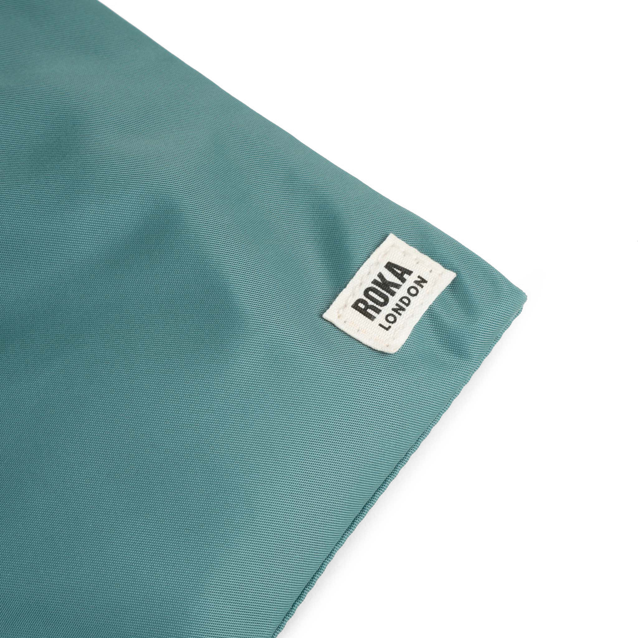 Roka London Chelsea Pocket slingveske XS sage værbestandig