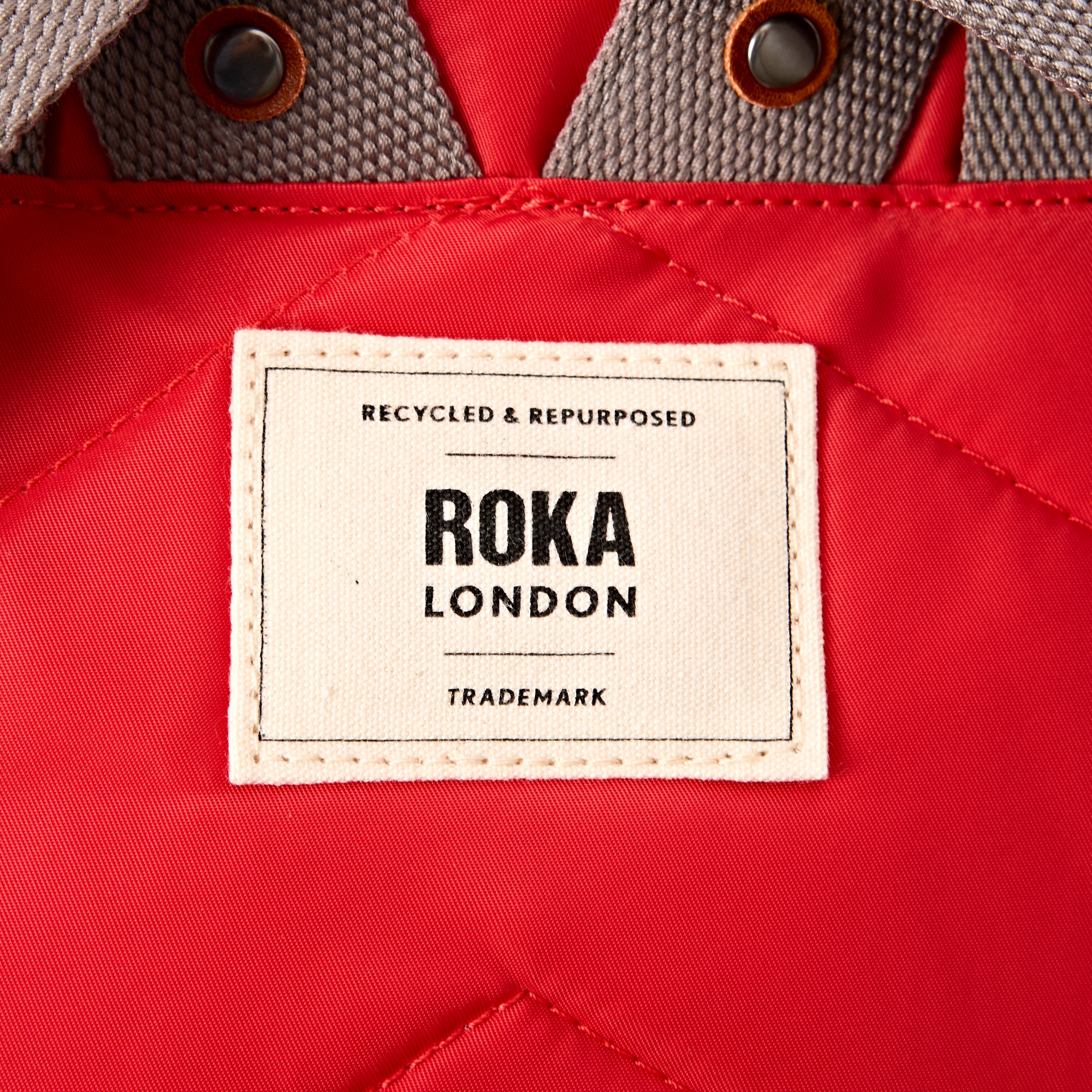 Roka London Canfield ryggsekk Small Scarlet roll-top 9,8 liter