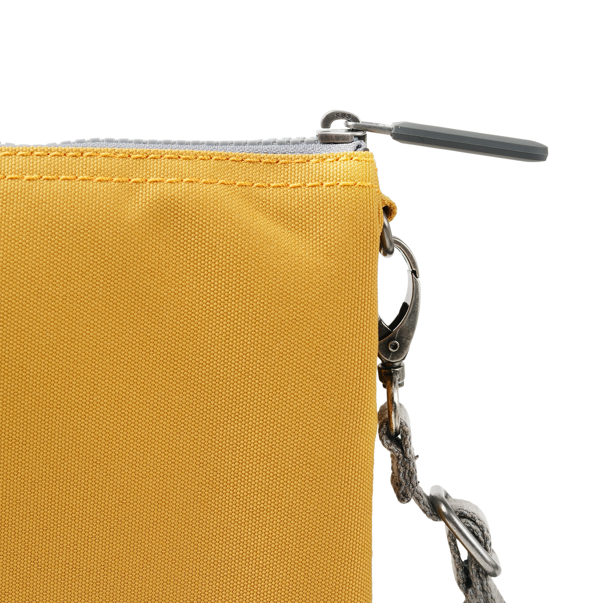Roka London Carnaby XL crossbody veske Flax vannavstøtende