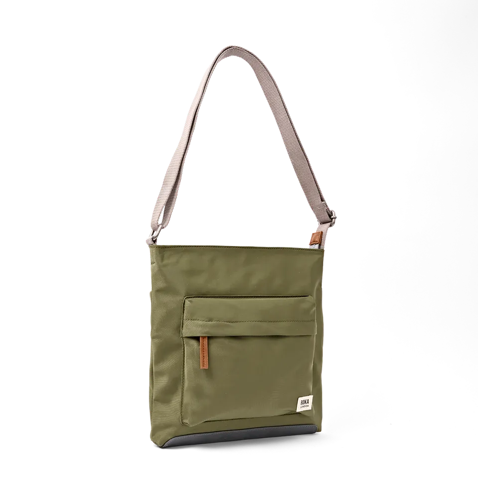 Roka London Kennington Medium crossbody 2,7 liter grønn