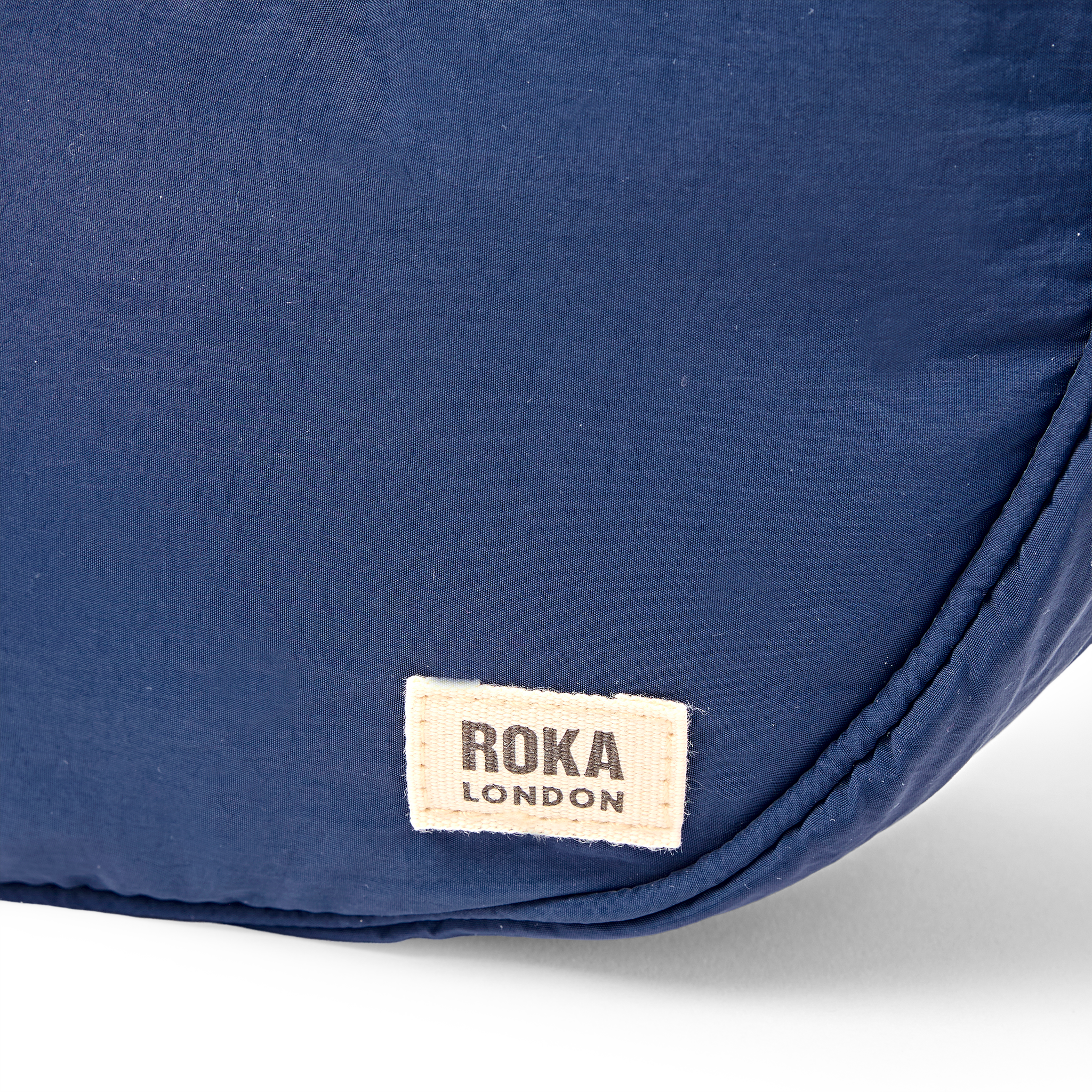 Roka London Farringdon skulderveske small kobolt vanntett