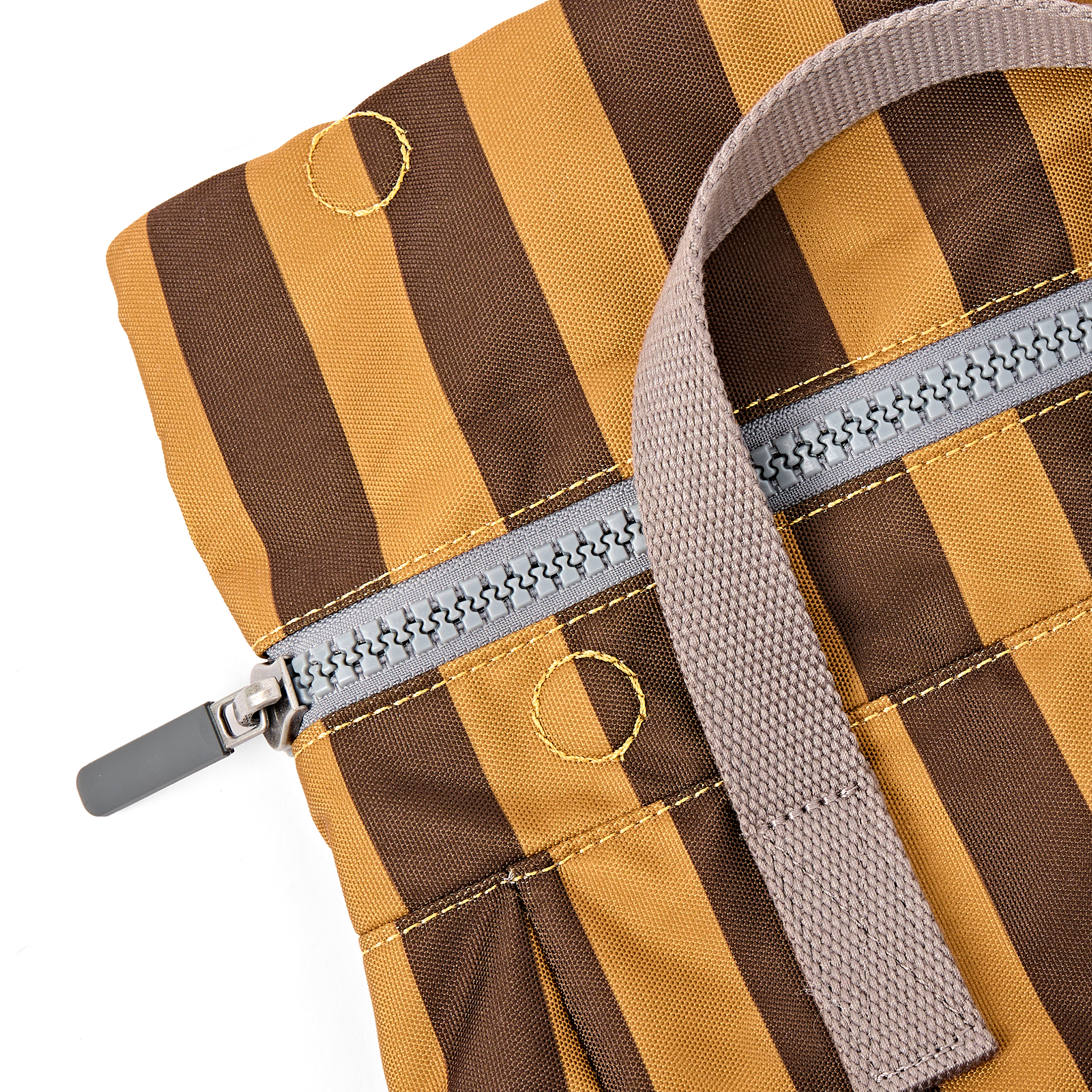 Roka London Canfield sekk small brun stripe 9,8 liter