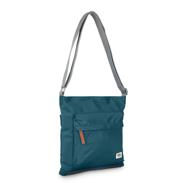 Roka London Kennington skulderveske Medium Teal 2,7 liter