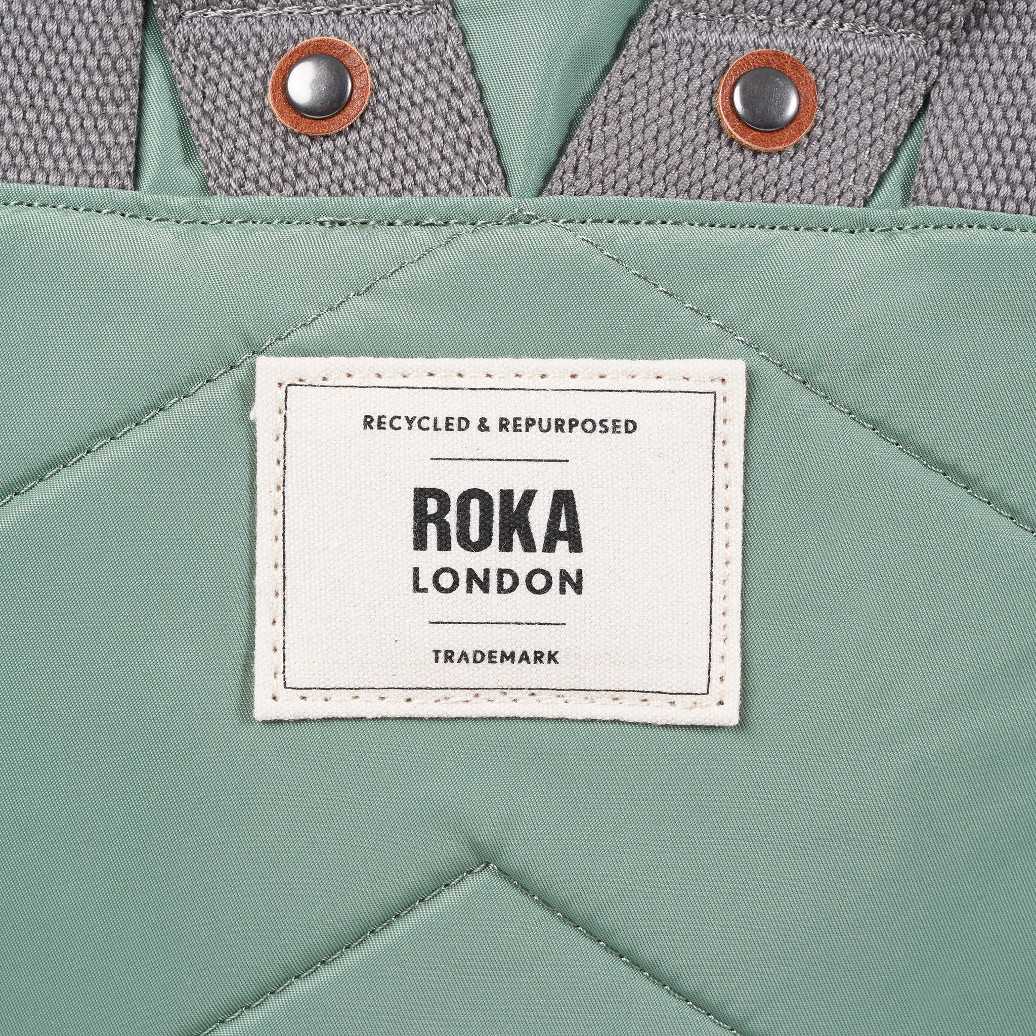 Roka London Canfield ryggsekk Small frost grå roll-top