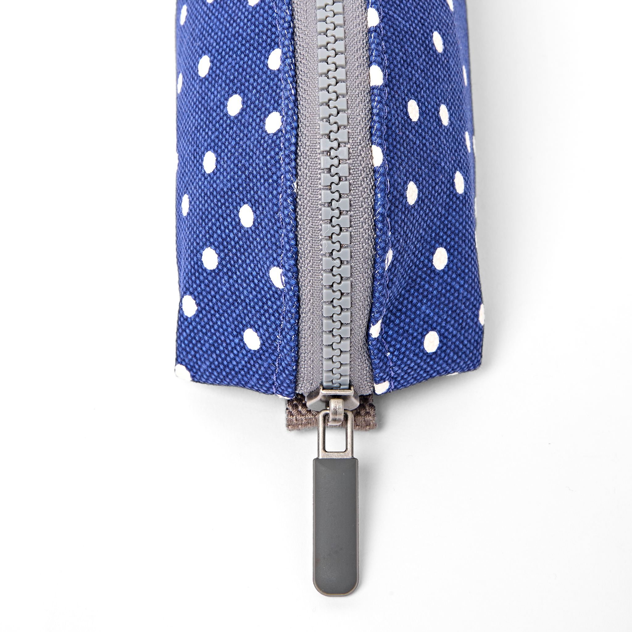 Roka London Tate Small mappe Navy Polka bomull