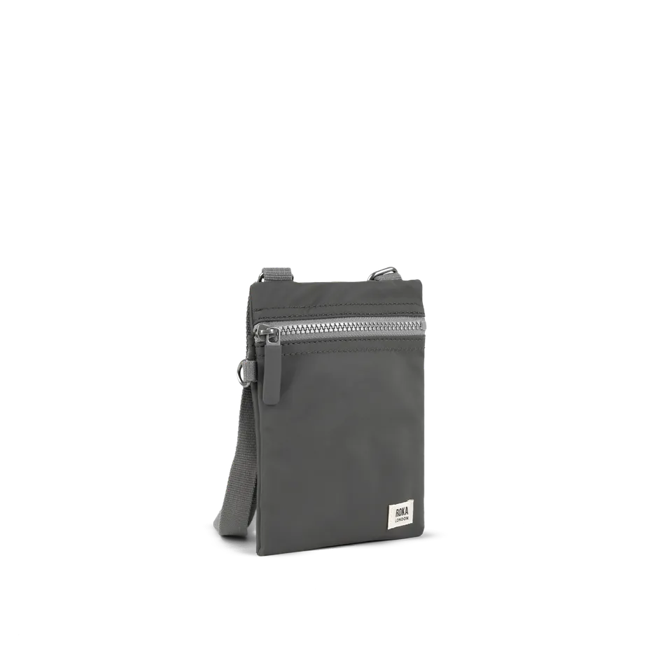 Roka London Chelsea Pocket slingveske XS graphite nylon