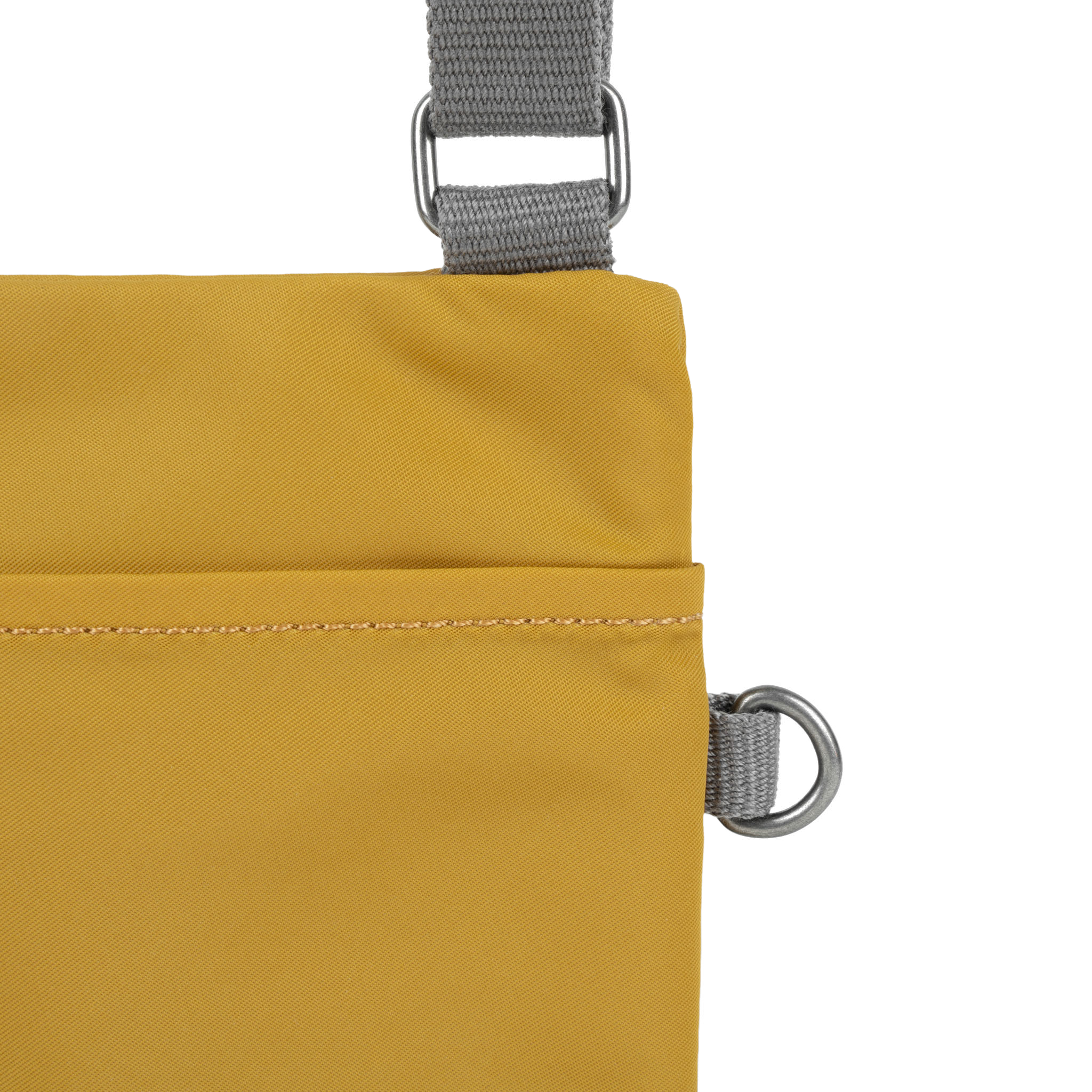 Roka London Chelsea Pocket slingveske corn XS værbestandig