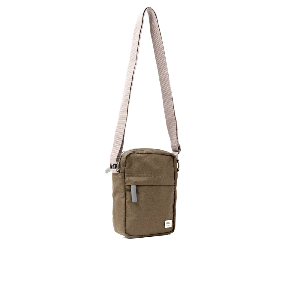 Roka London Bond Pocket crossbody-veske Small Sea Spray værbestandig