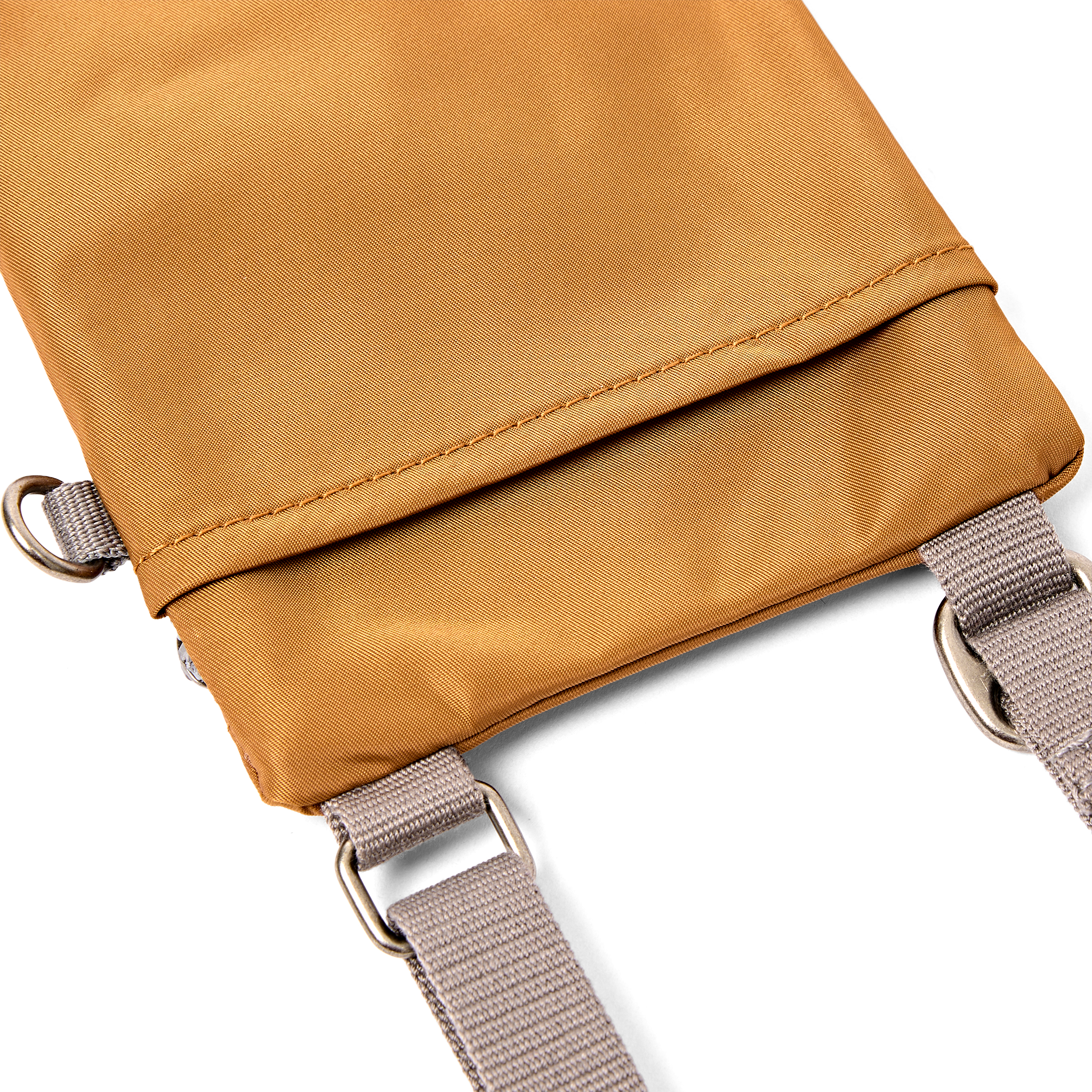 Roka London Chelsea Pocket sling biscuit extra small 0,3 liter