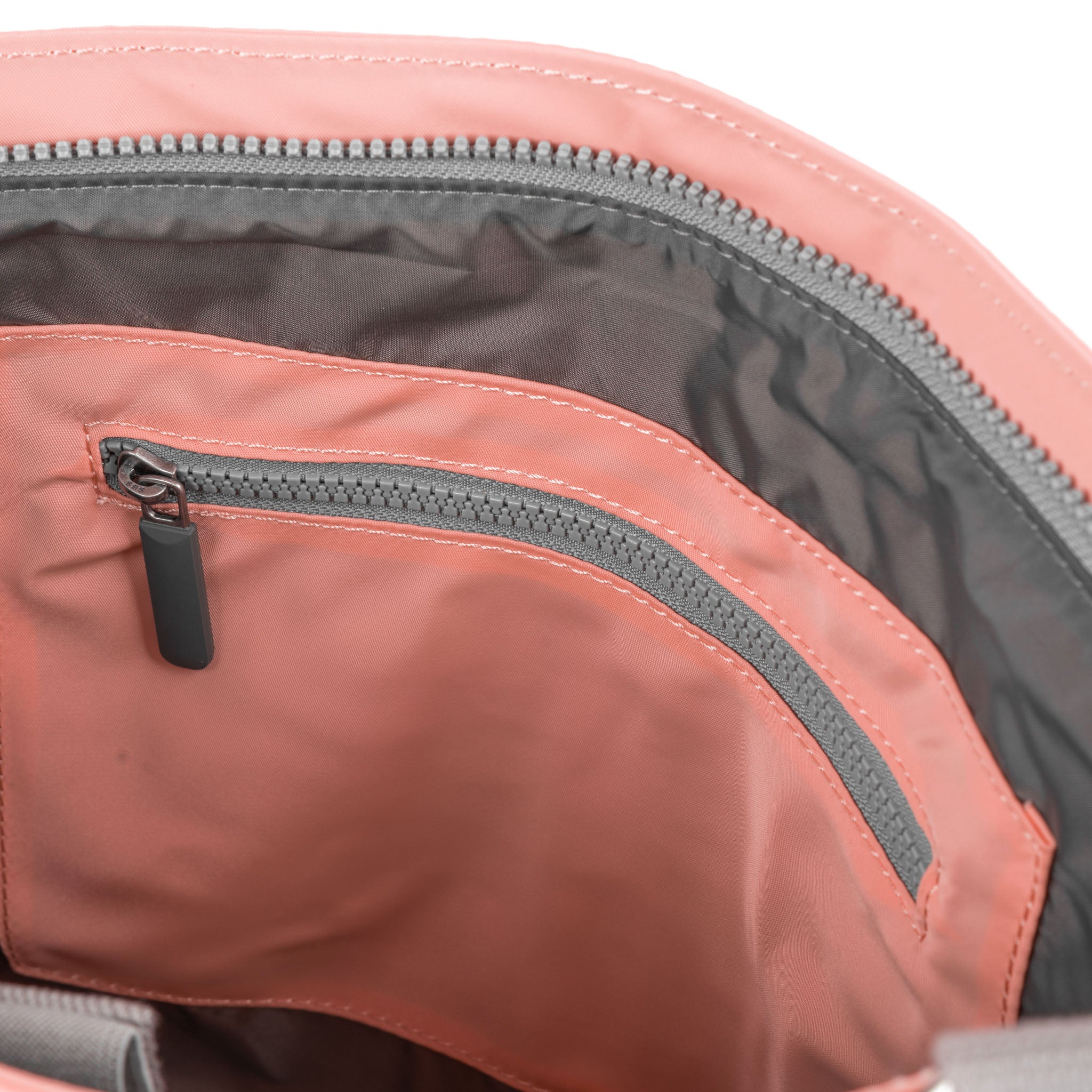 Roka London Moorgate Medium messenger 3,2 liter punch