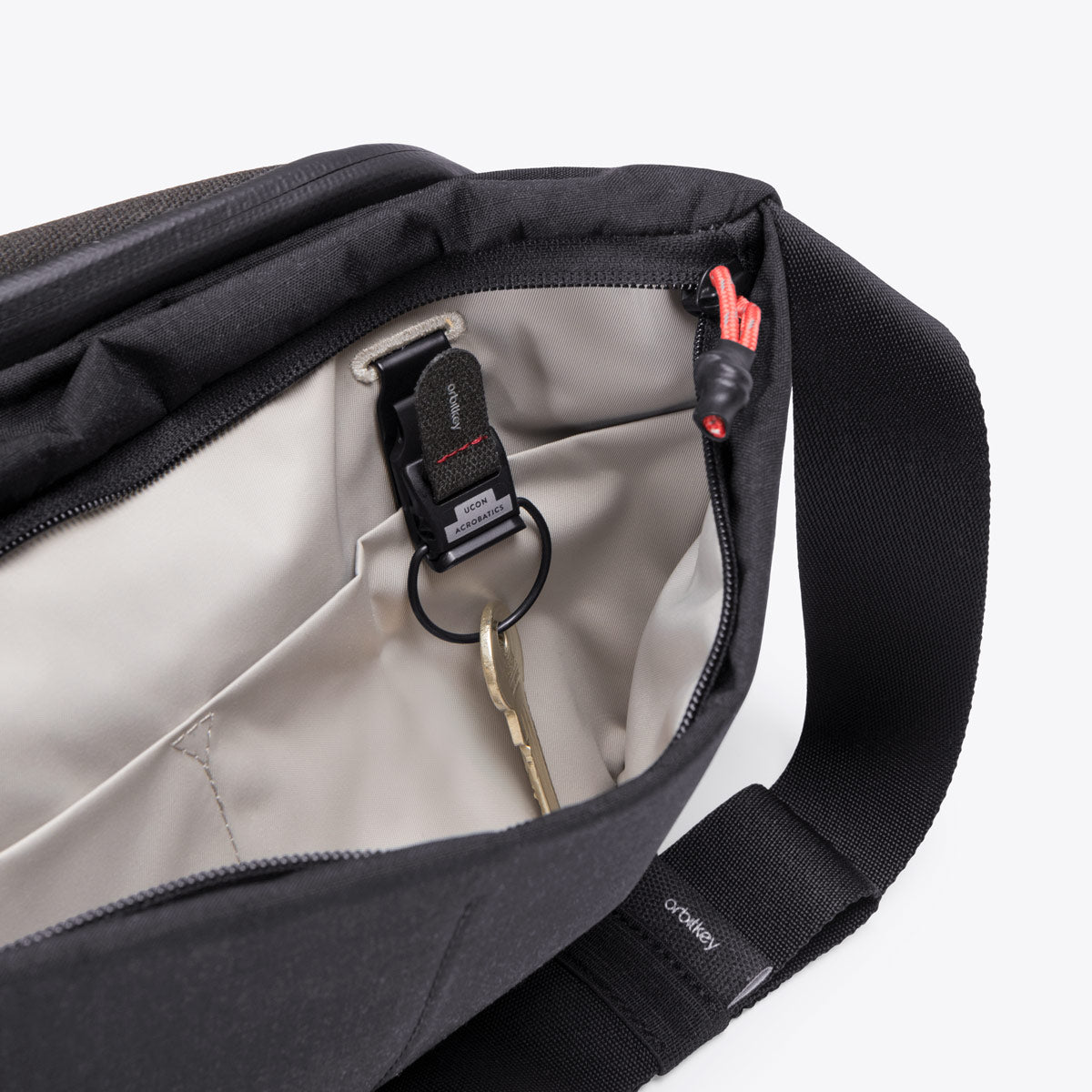Ucon Acrobatics Urban Sling slingbag Black Reflective