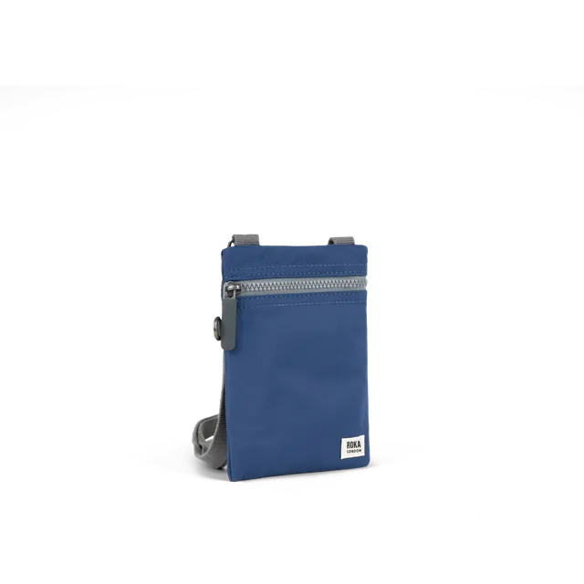 Roka London Chelsea Pocket sling-veske Burnt Blue 0,3 liter