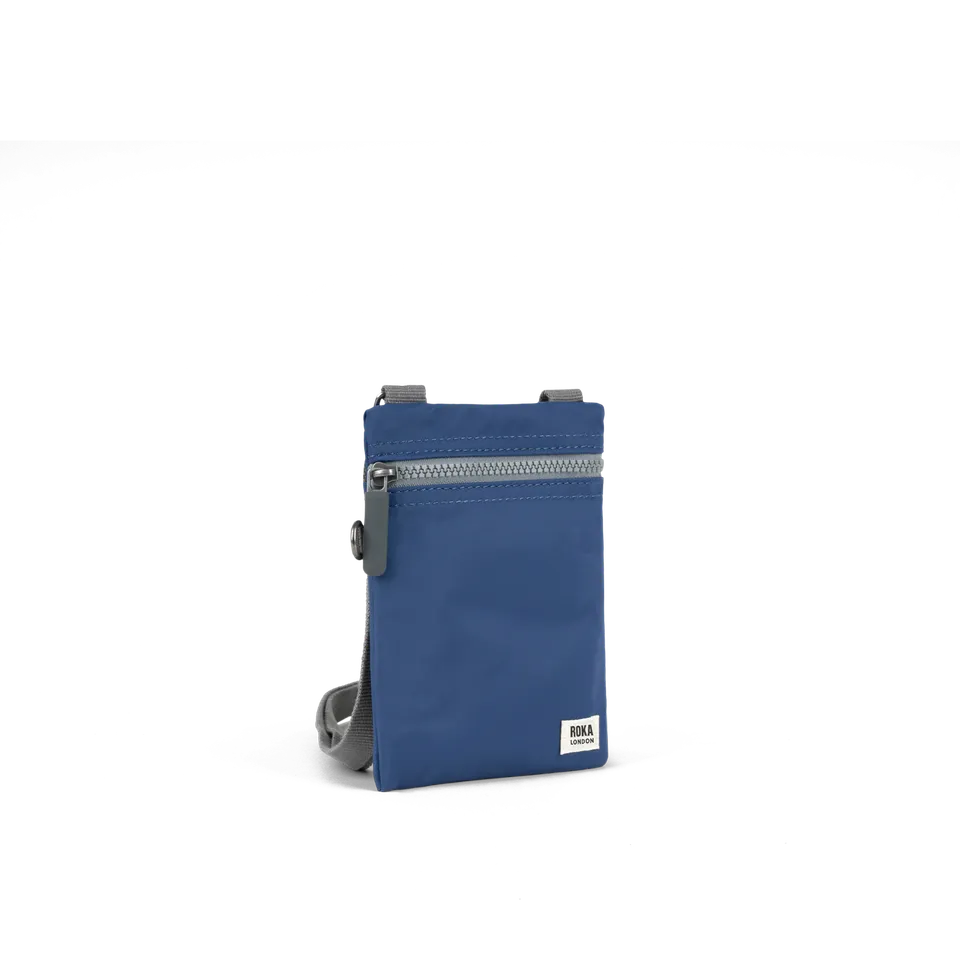 Roka London Chelsea Pocket sling-veske Burnt Blue 0,3 liter