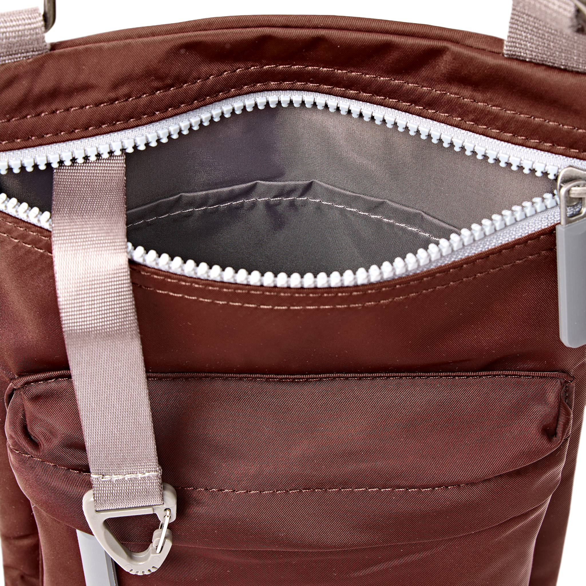 Roka London Chelsea B crossbody Rocky Road 0,6L vanntett