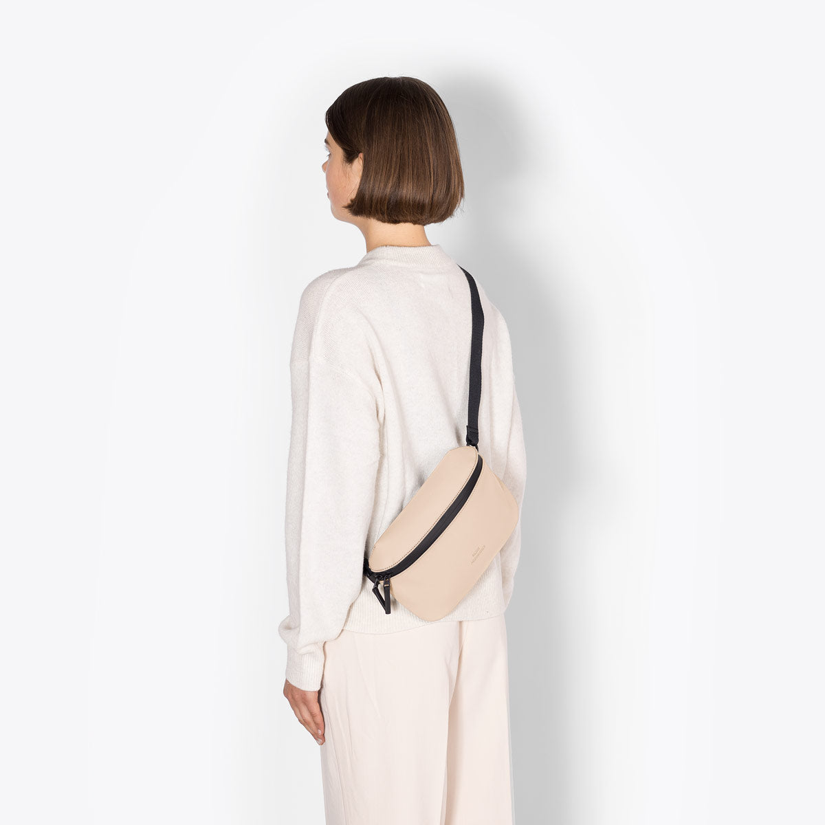 Ucon Acrobatics Jona crossbody skulderveske nude medium myk