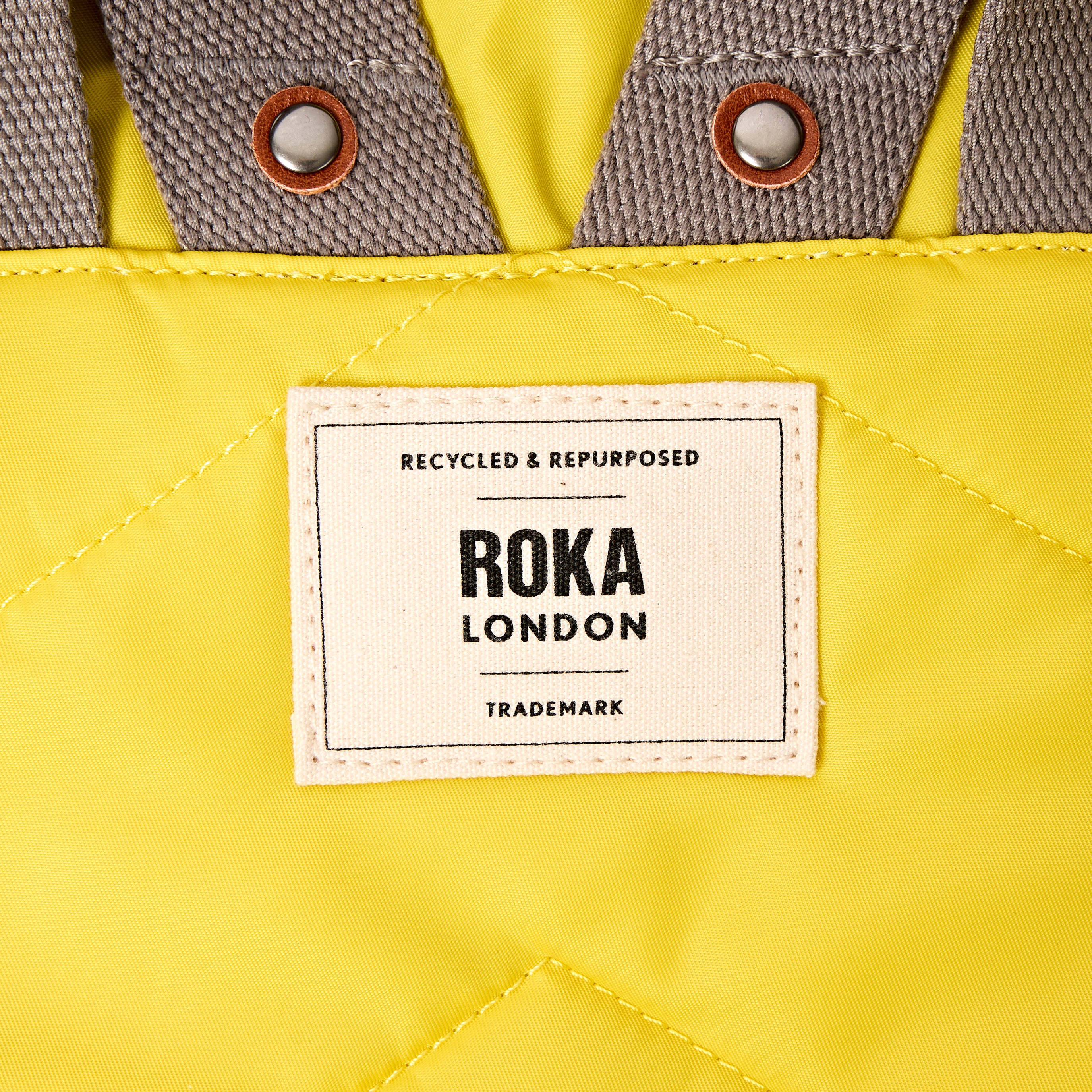 Roka London Canfield Roll Top ryggsekk passion fruit 16,4L