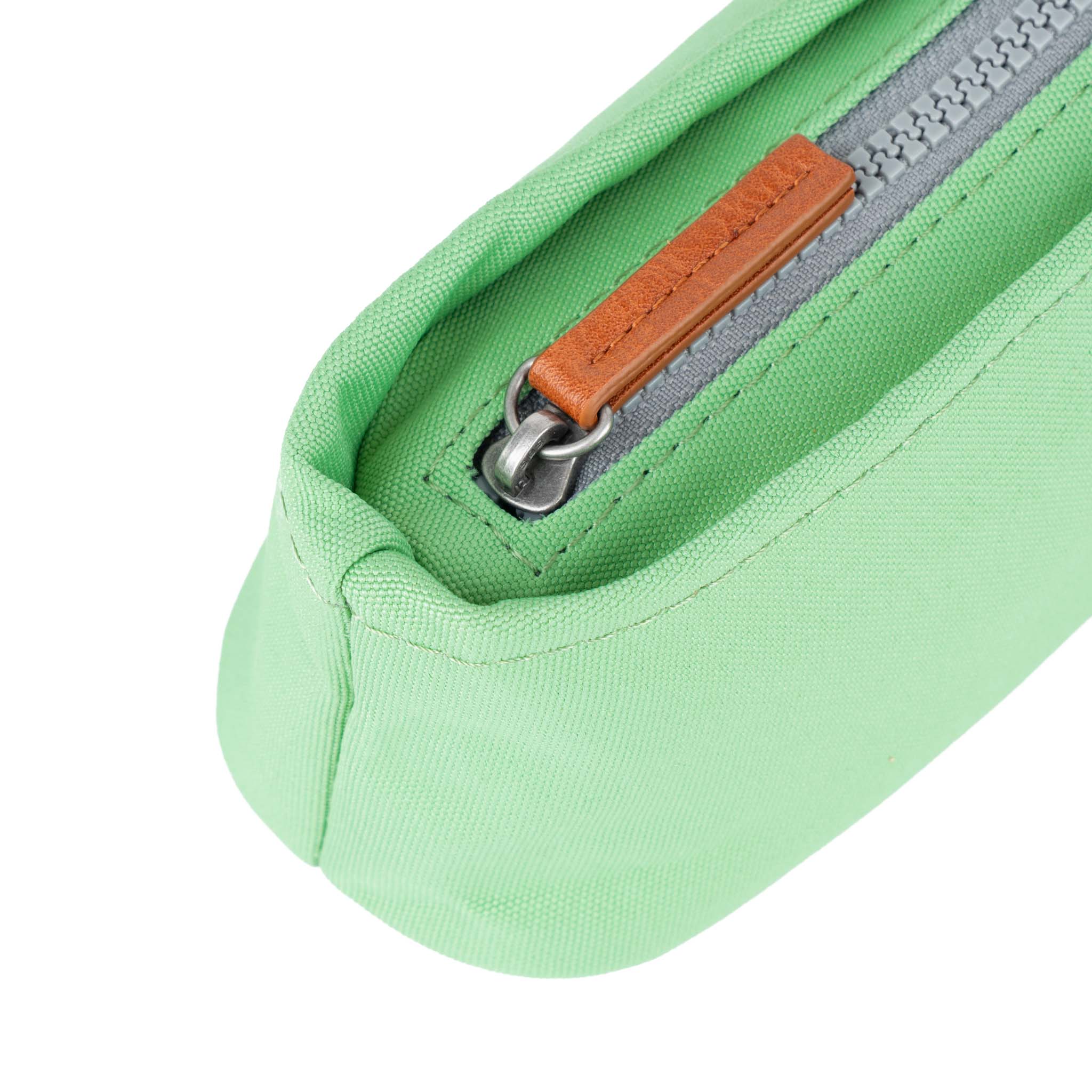 Roka London Pimlico pouch liten peppermynte værbestandig