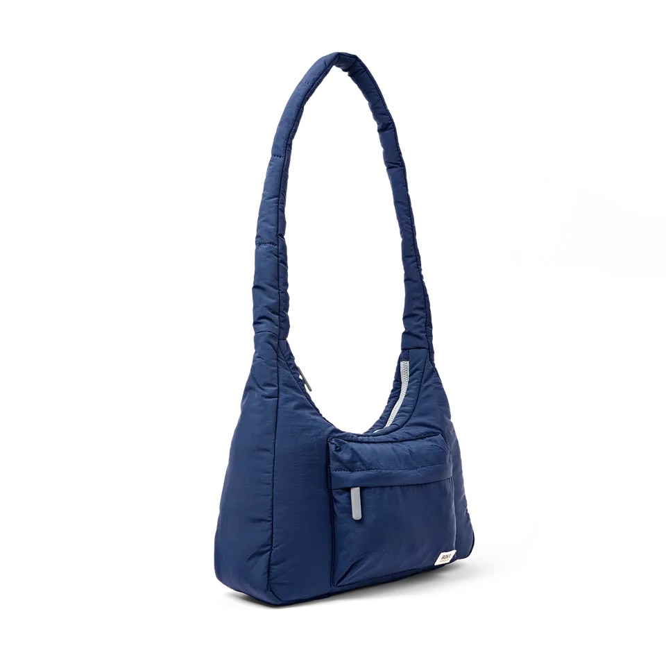 Roka London Belsize Crossbody veske Deep Cobalt Medium 14,7 L