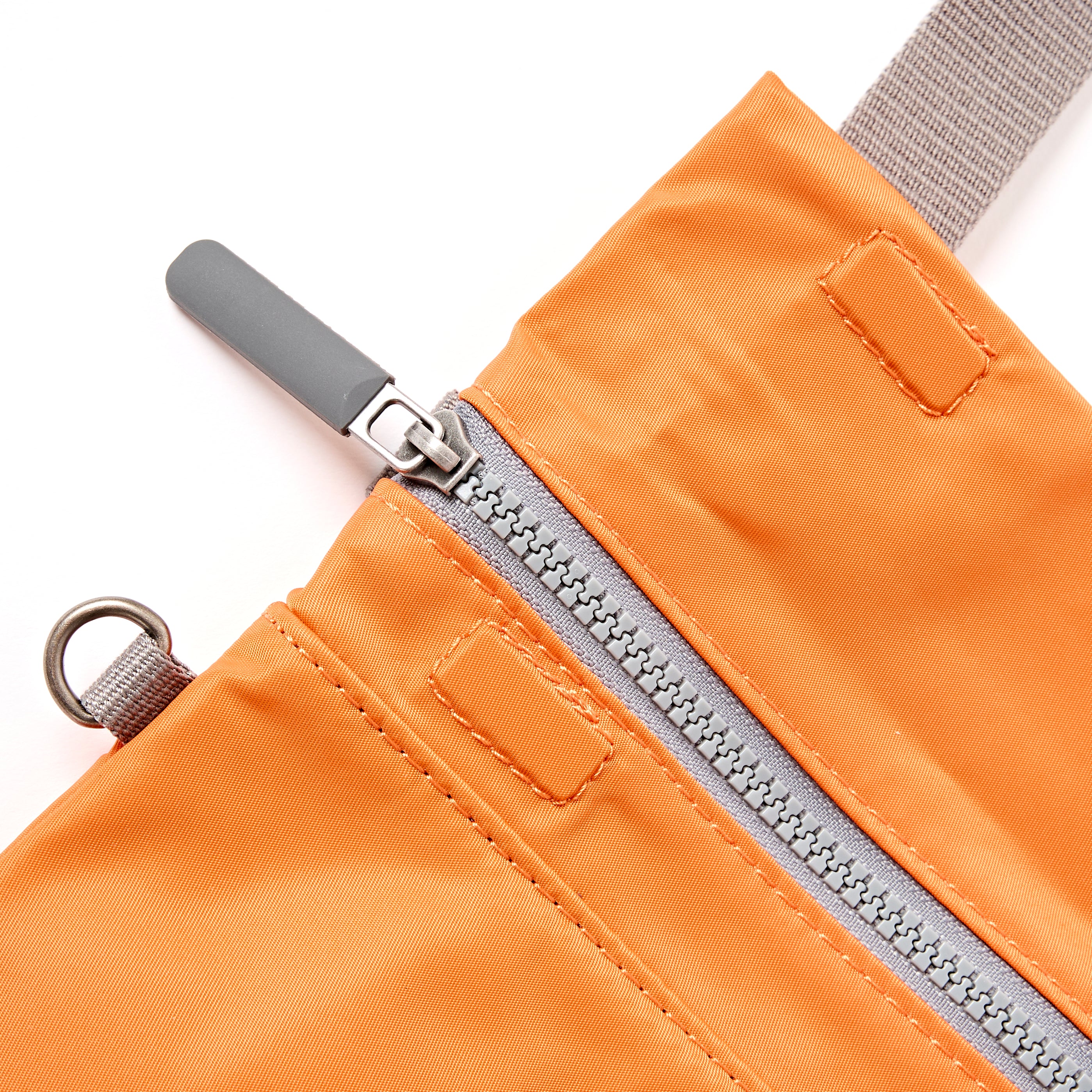 Roka London Stratford Small skulderveske Jaffa Orange 0,5 l