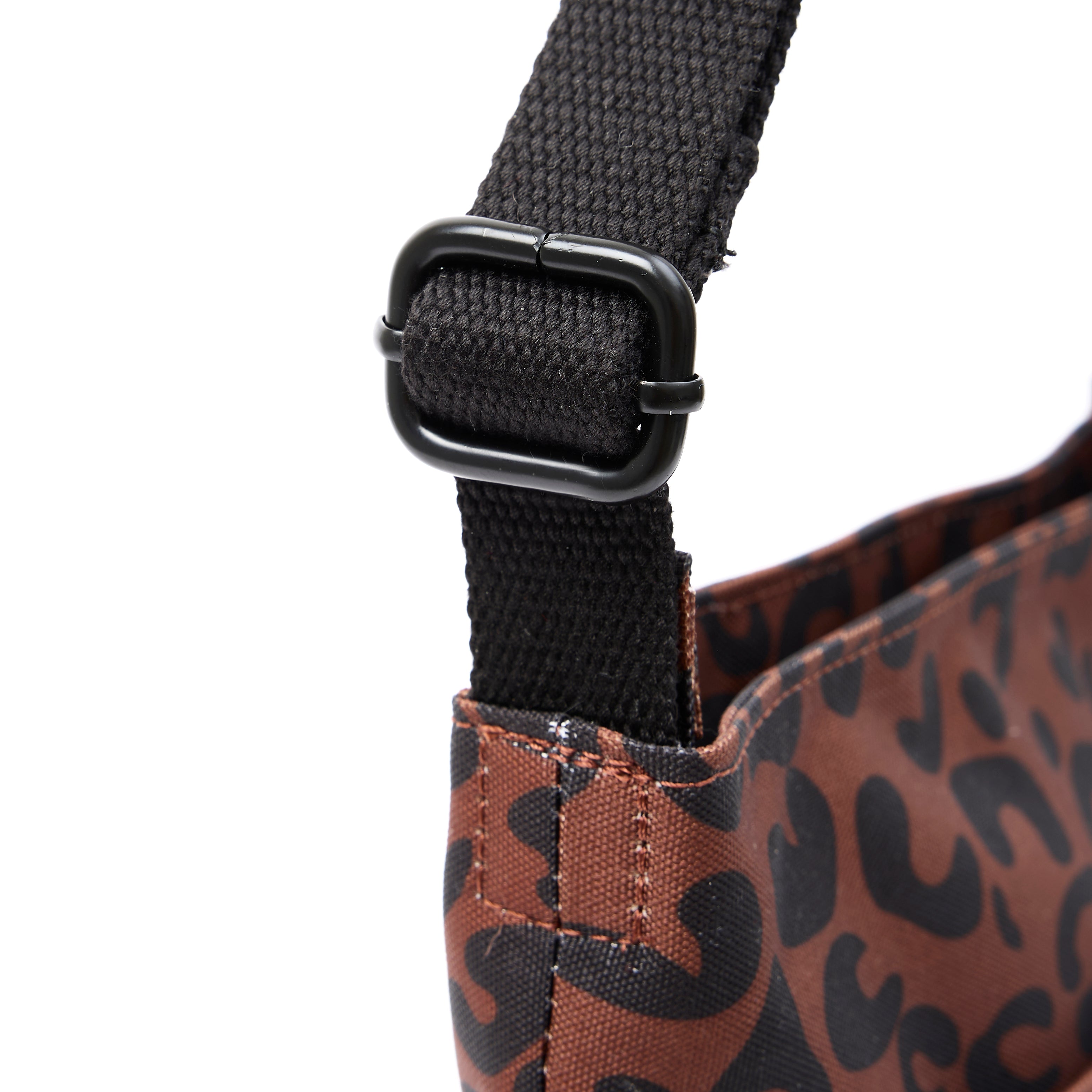 Roka London Kennington crossbody medium 2,7 liter scarlet leopard