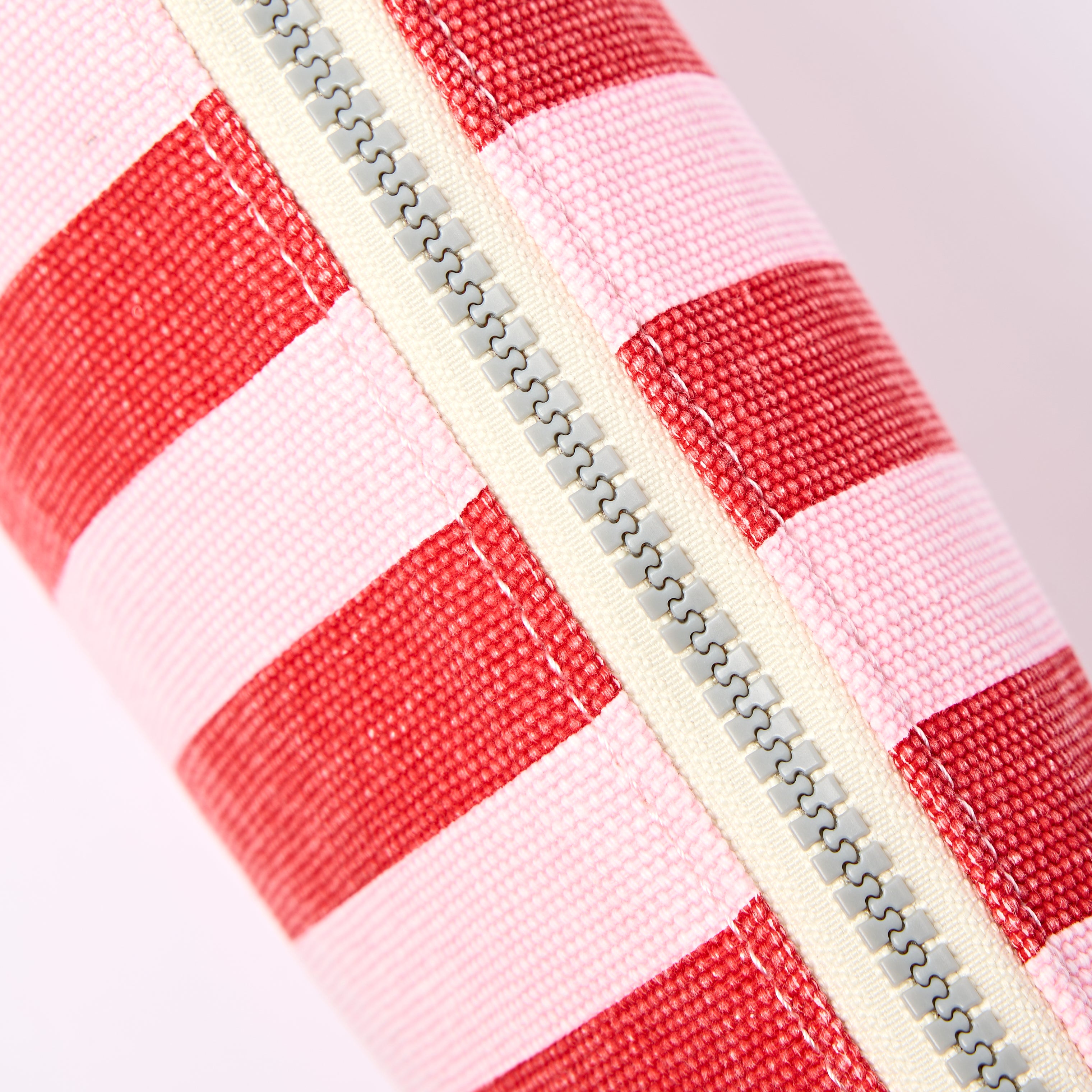 Roka London Maida Vale pouch Strawberry Stripe værbestandig
