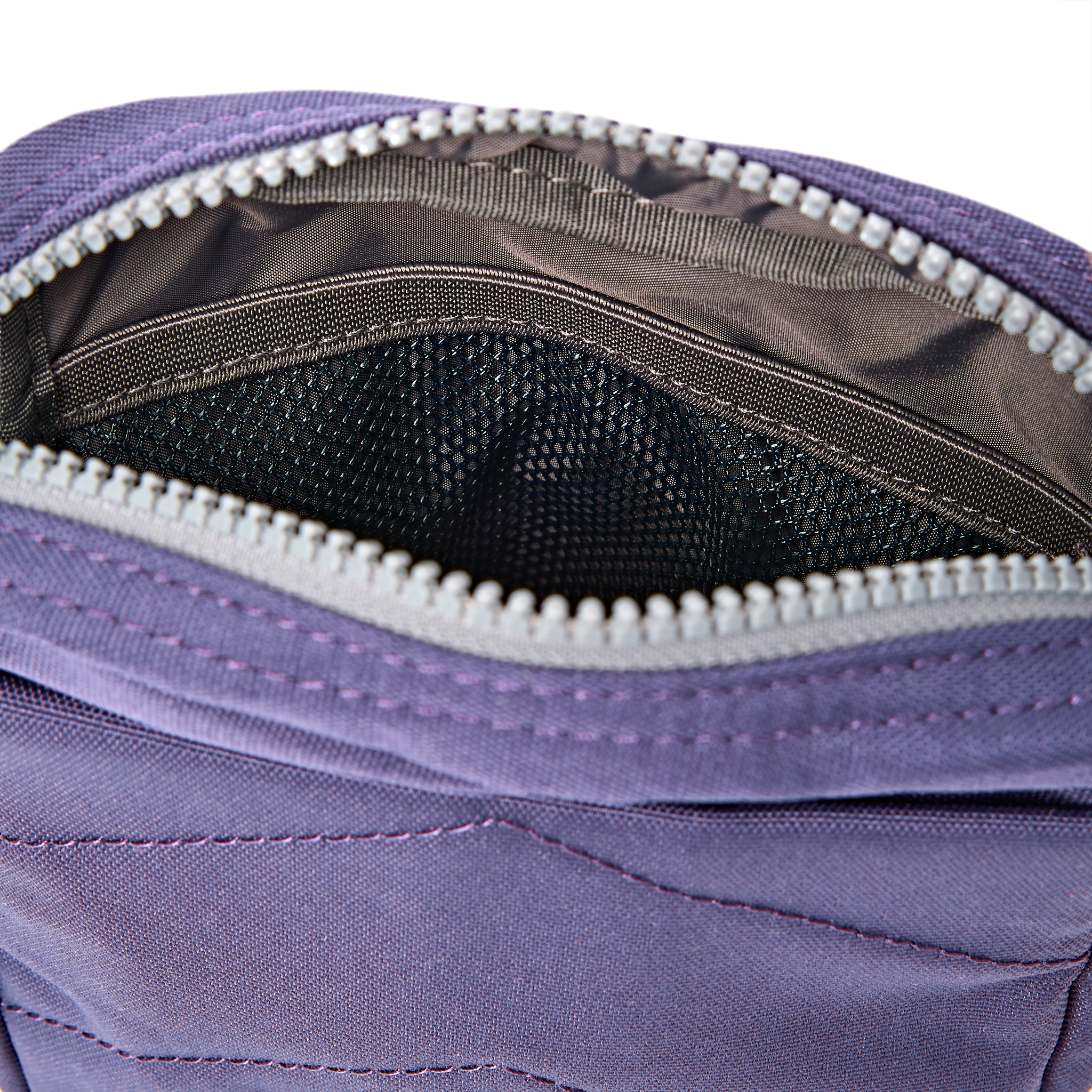 Roka London Bond crossbody-veske small 1,5 liter oceana