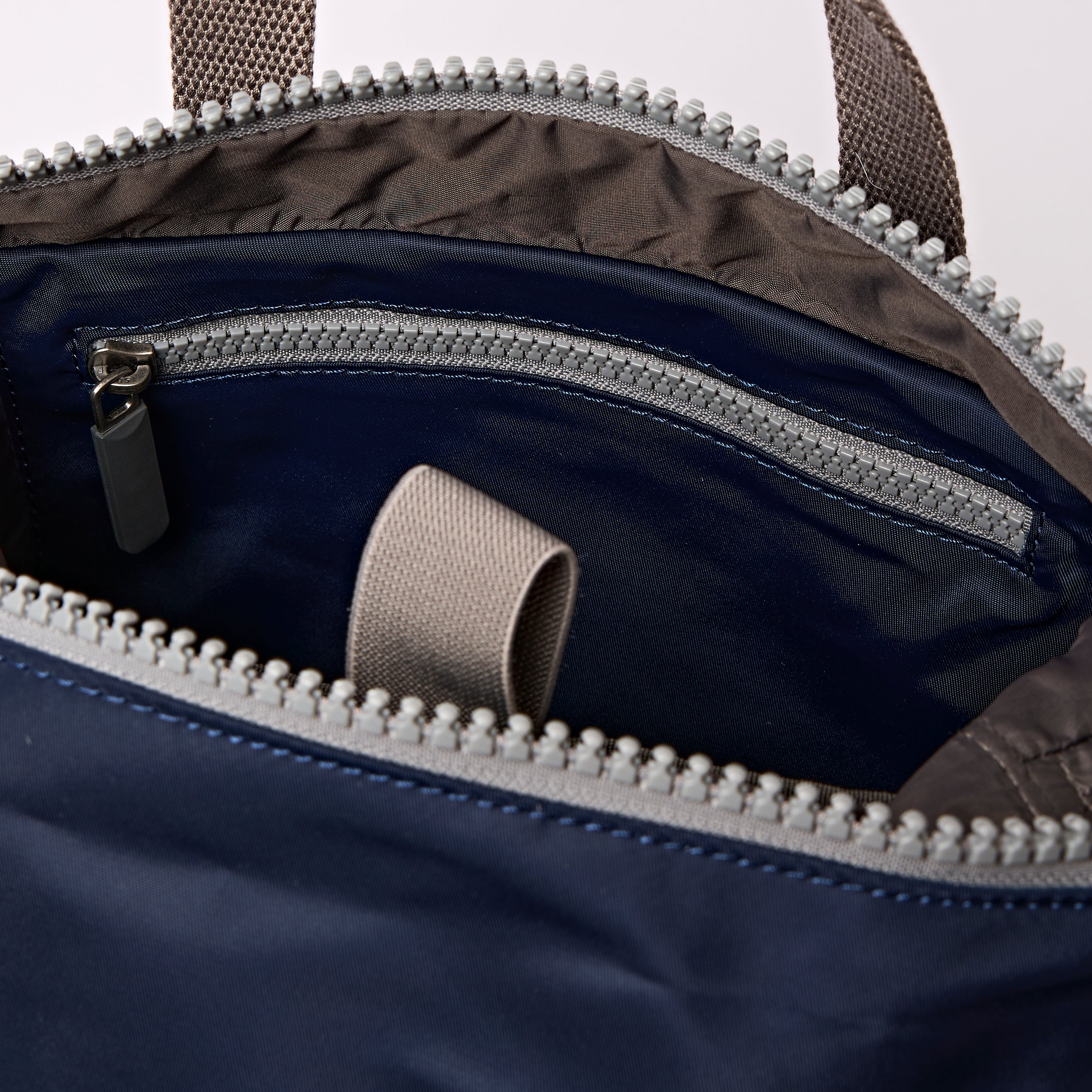 Roka London Canfield sekk Small Midnight Stripe 9,8 liter