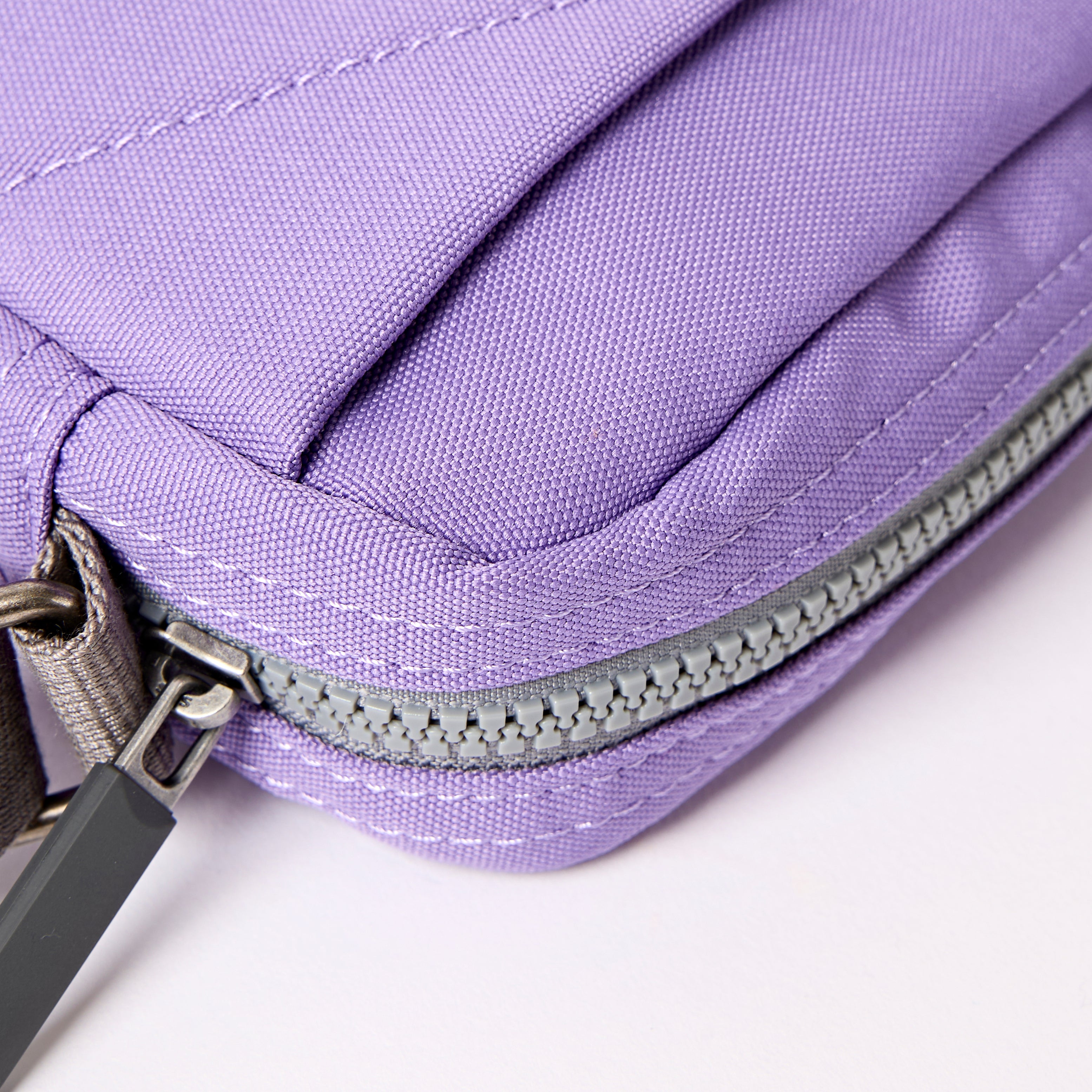Roka London Bond Pocket crossbody thistle bloom 1,5 L