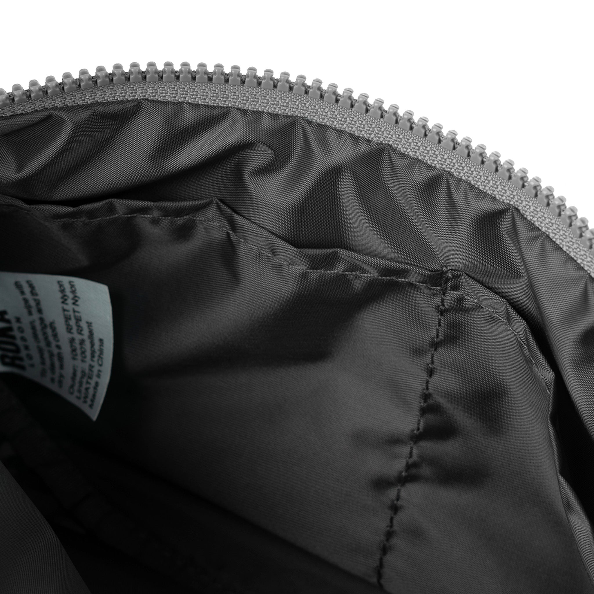 Roka London Farringdon halvmåneveske 4,2L Seashell puffy