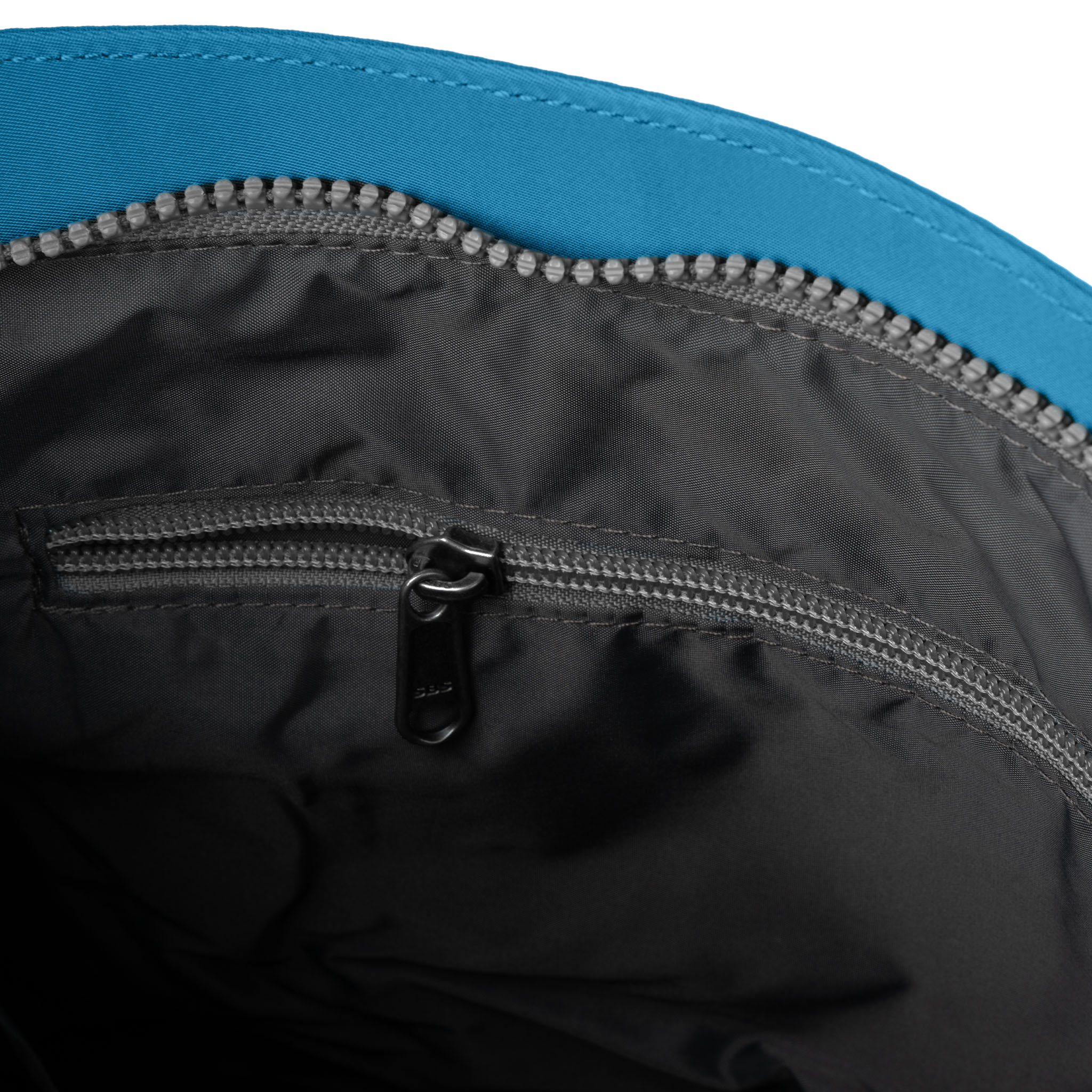 Roka London Kennington Medium skulderveske marine