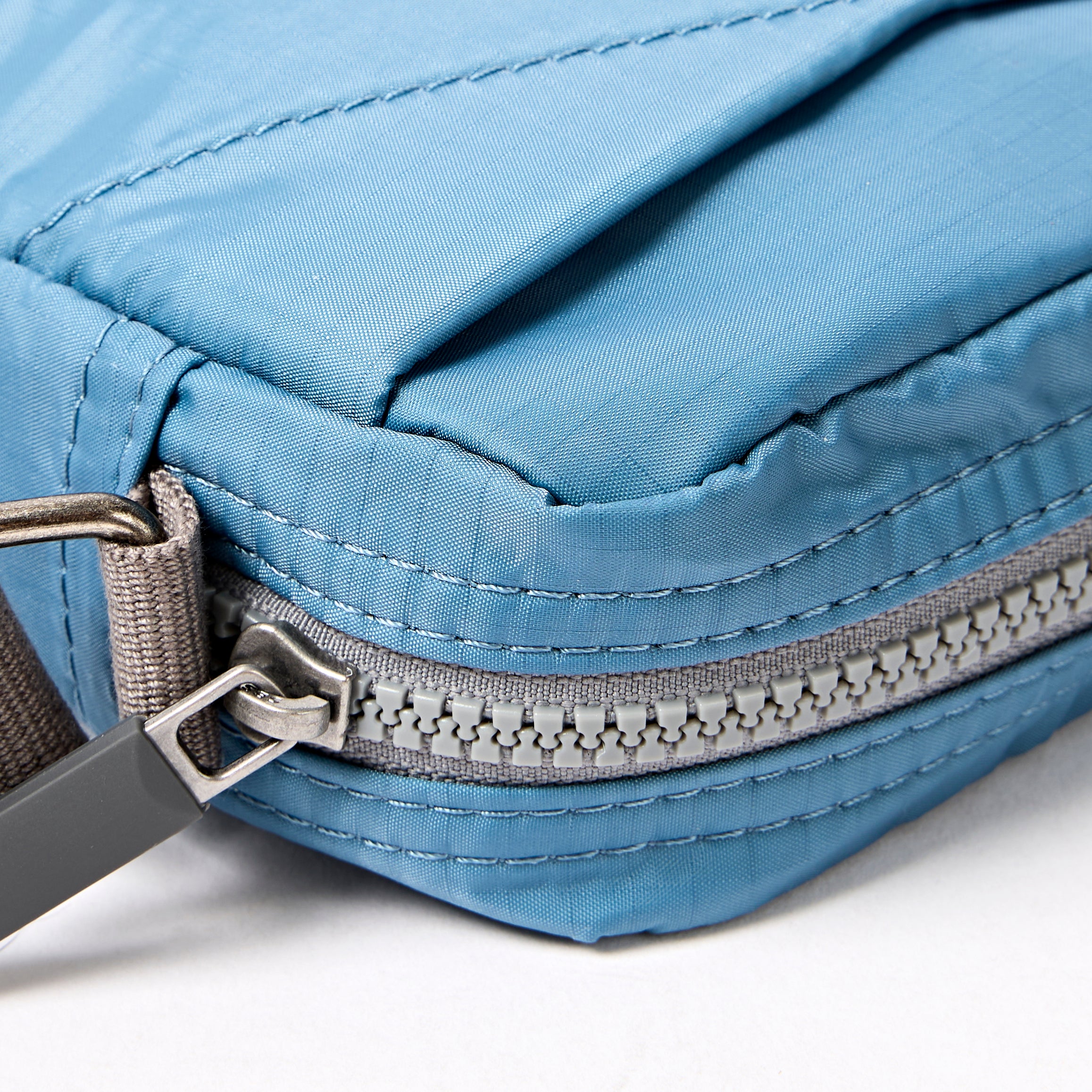 Roka London Bond skulderveske small retro blue
