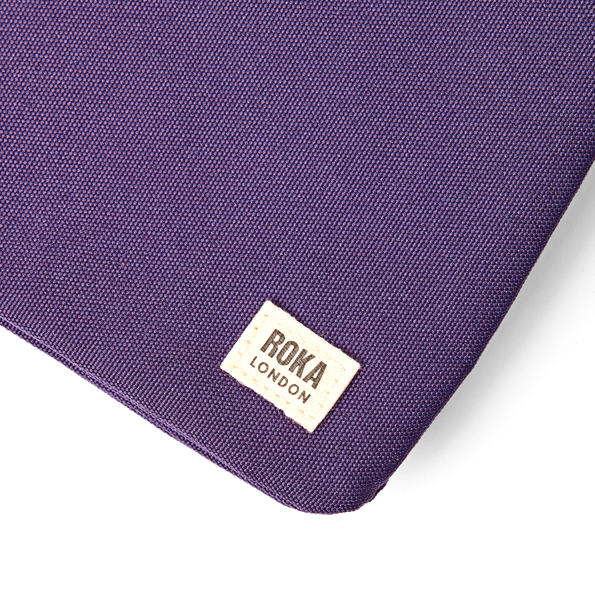 Roka London Carnaby XL crossbodyveske Deep Grape resirkulert