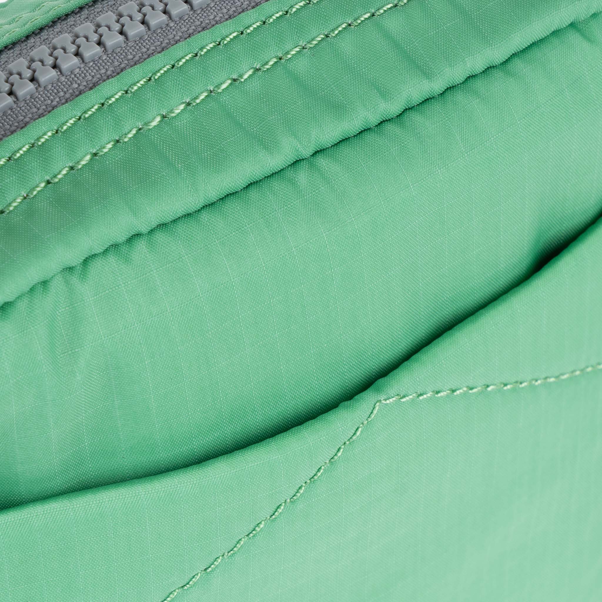 Roka London Bond crossbody matcha small vanntett