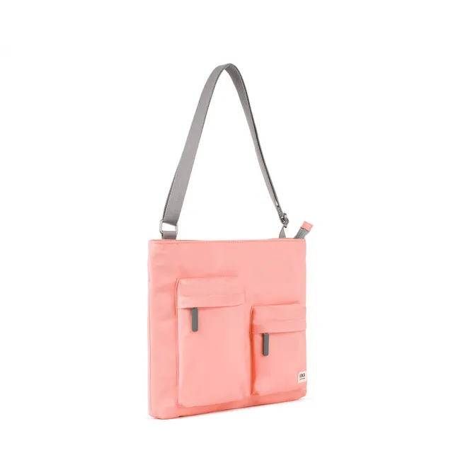 Roka London Moorgate Medium messenger 3,2 liter punch