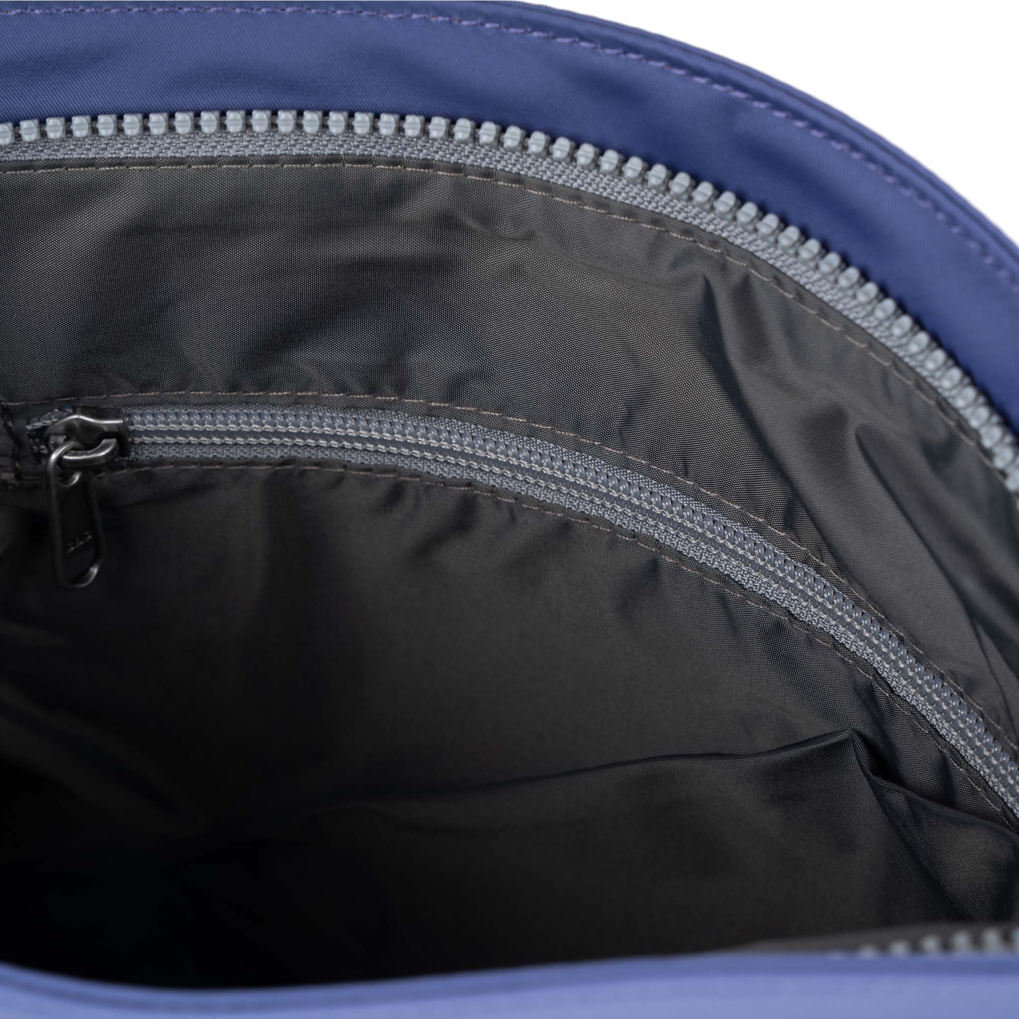 Roka London Kennington Indigo skulderveske Medium 2,7 liter