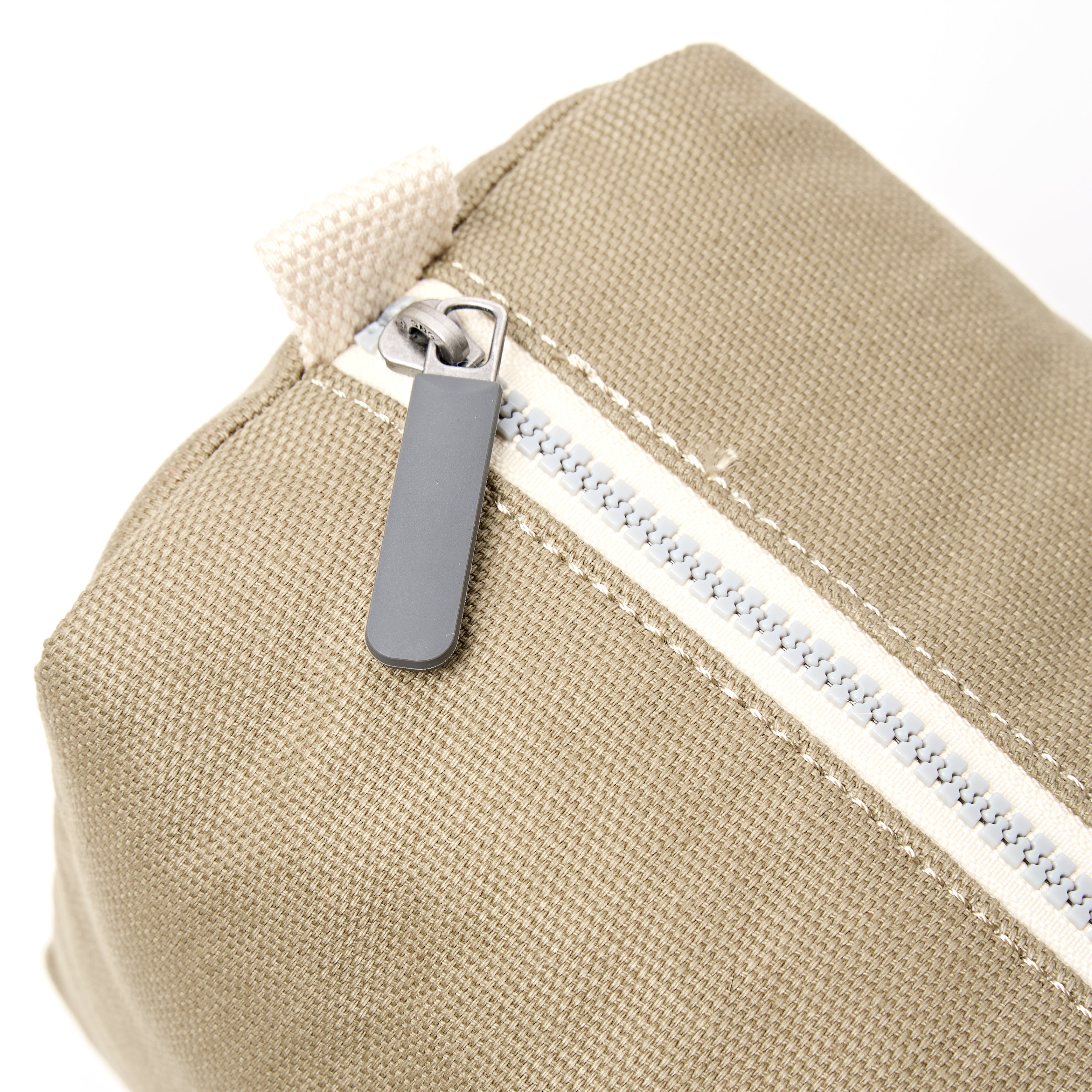 Roka London Maygrove Wash toalettmappe taupe small vanntett