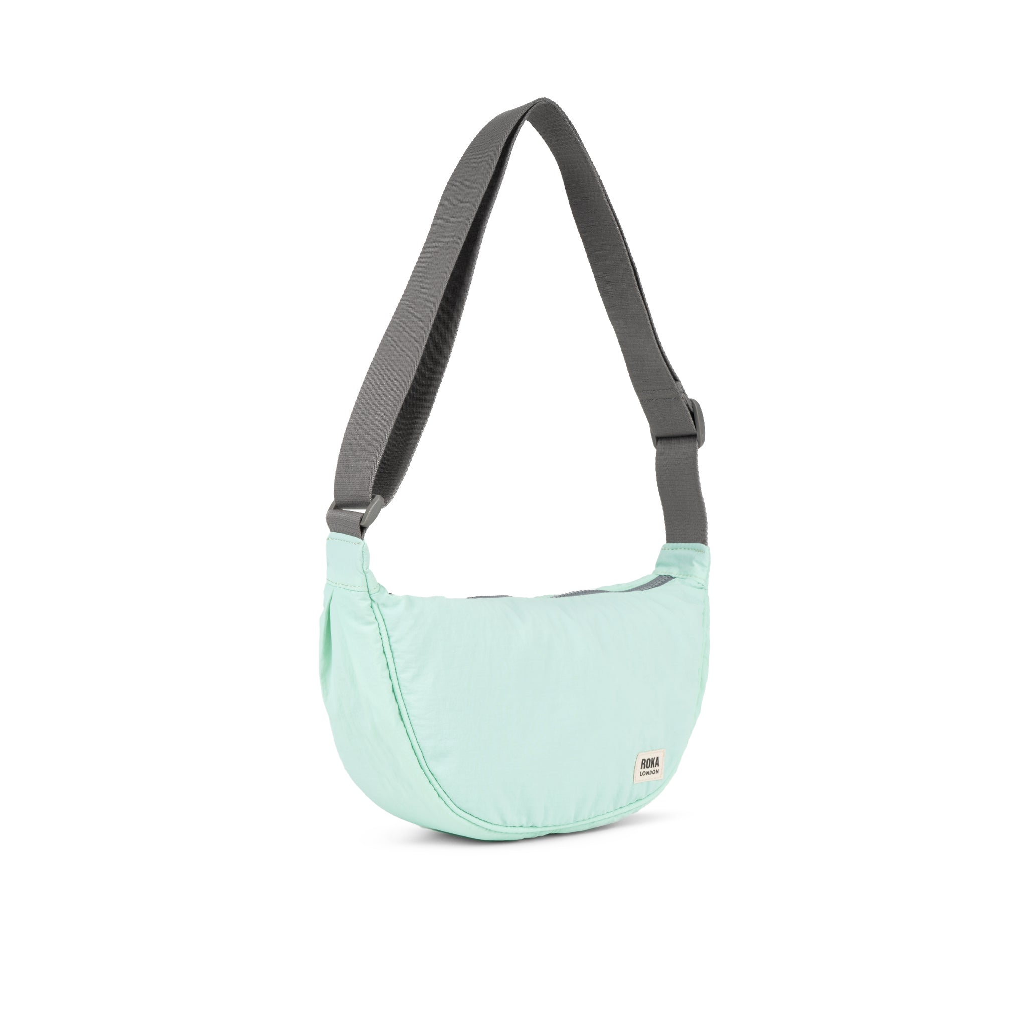 Roka London Farringdon halvmåneveske Mint 4,1 liter Taslon