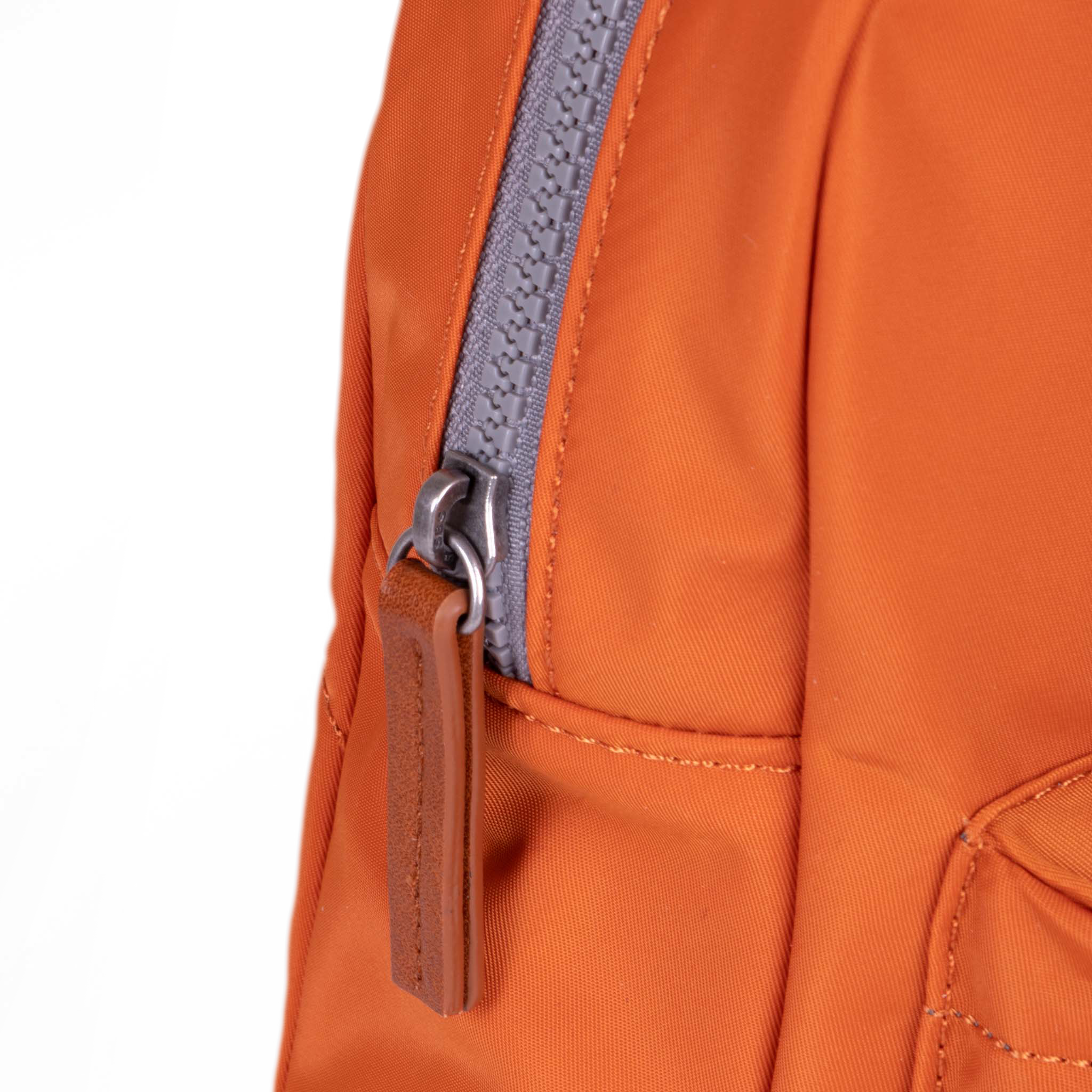 Roka London Willesden Large sling veske burnt orange 5 liter